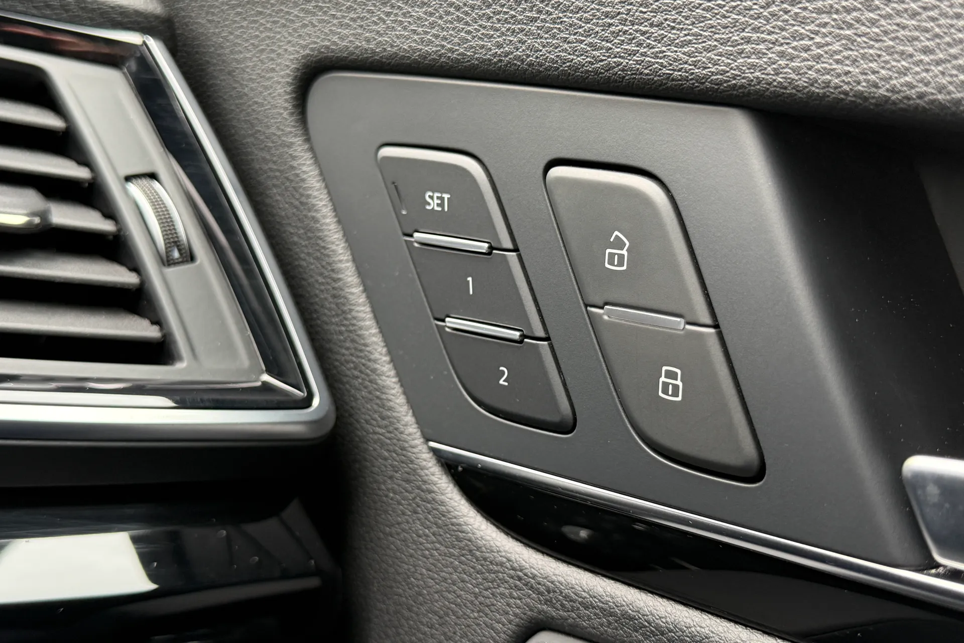 Audi Q5 thumbnail image number 31