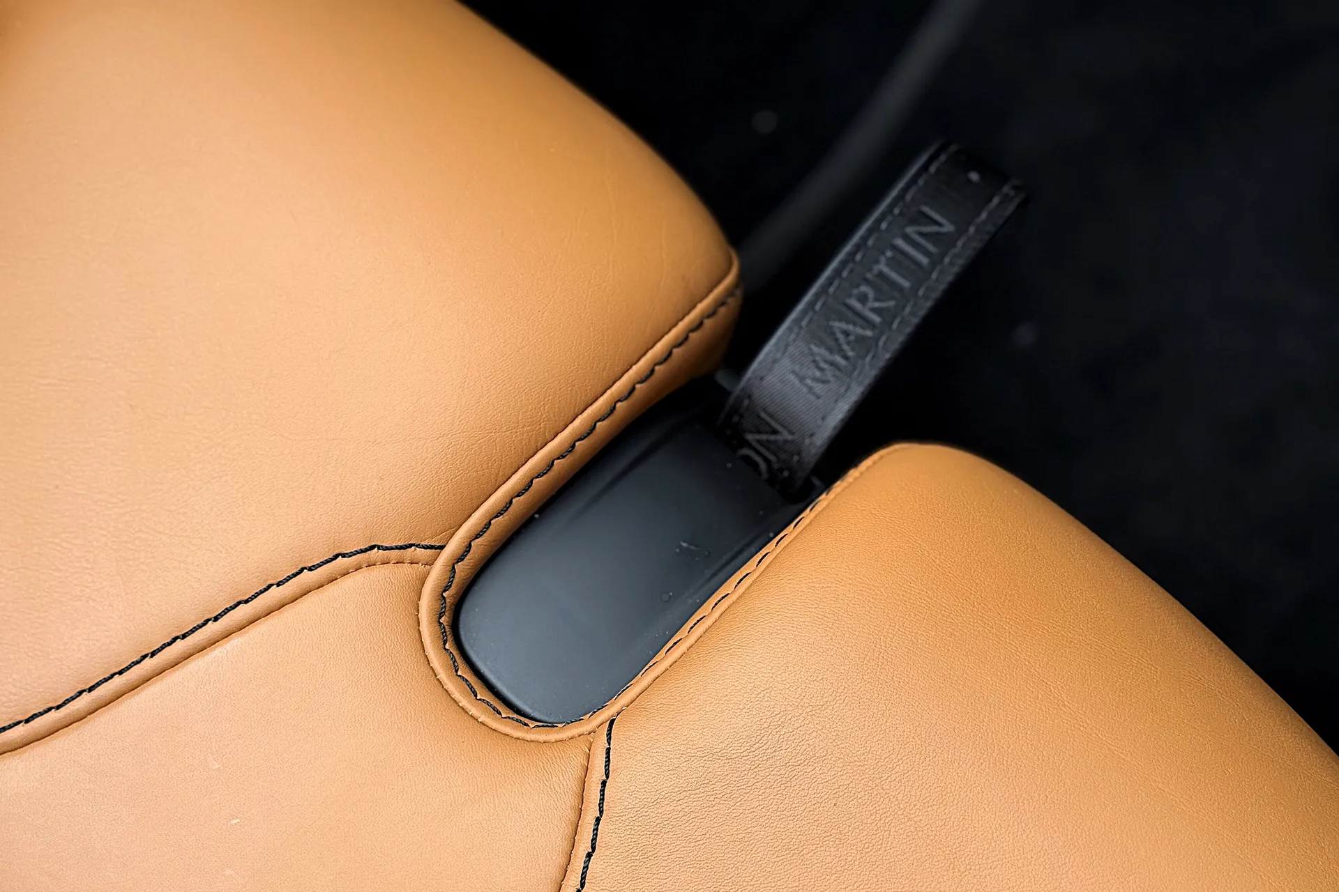 Aston Martin VANTAGE V12 ROADSTER AUTO thumbnail image number 58