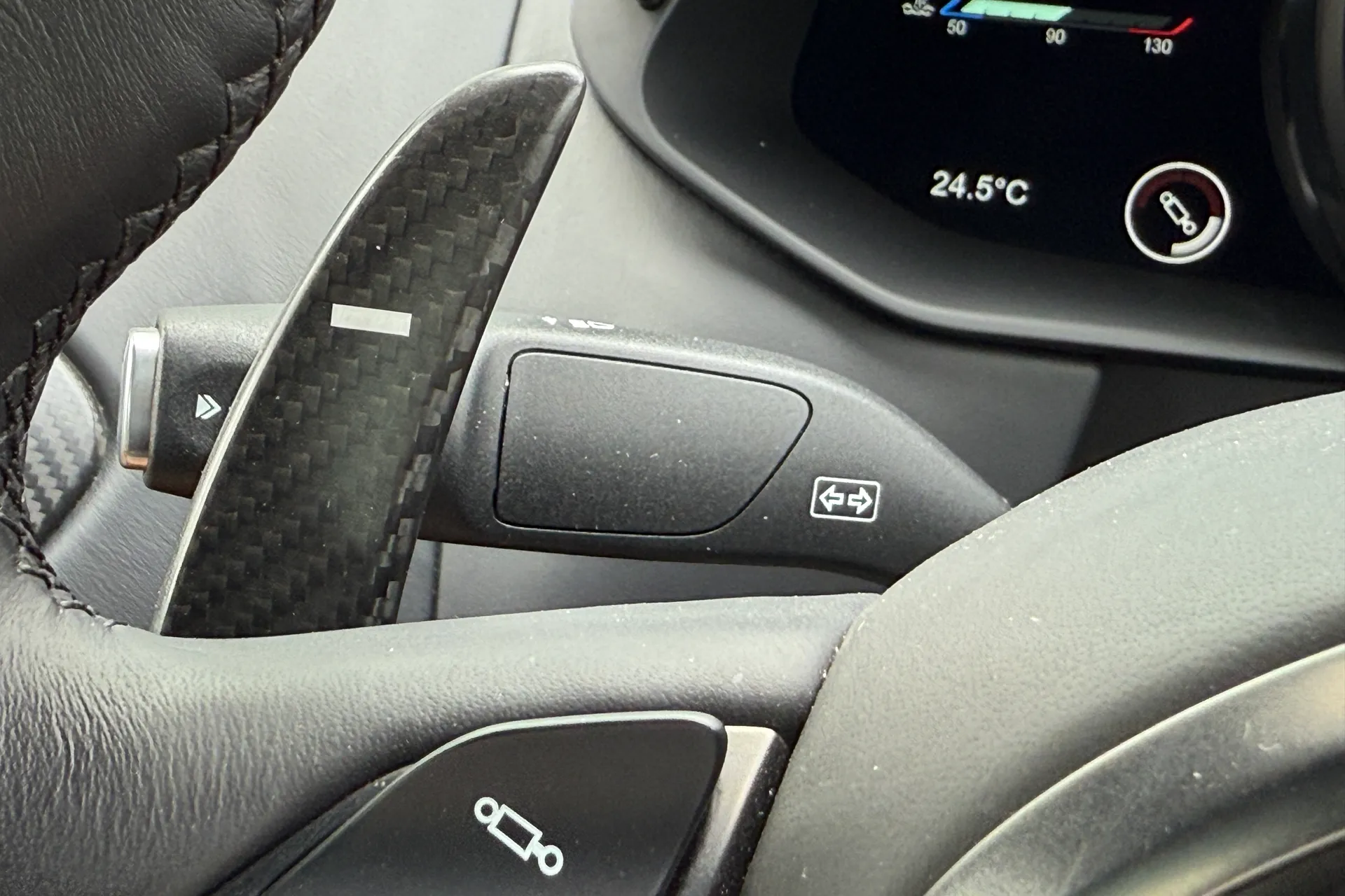 Aston Martin VANTAGE V12 ROADSTER AUTO thumbnail image number 49