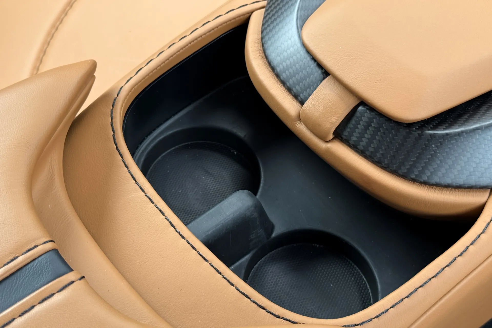 Aston Martin VANTAGE V12 ROADSTER AUTO thumbnail image number 45