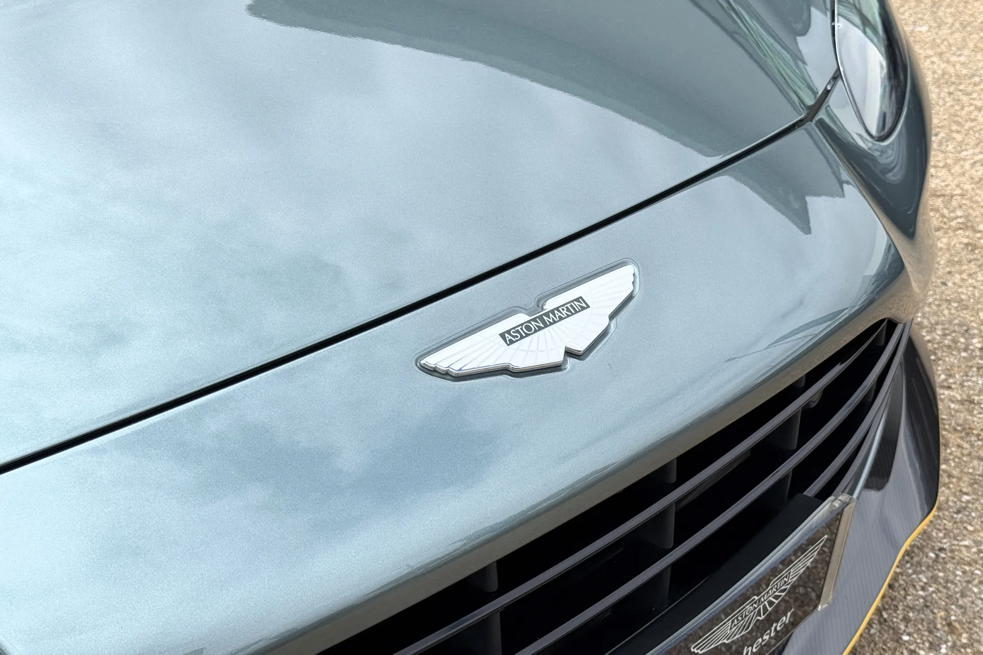Aston Martin VANTAGE V12 ROADSTER AUTO thumbnail image number 11
