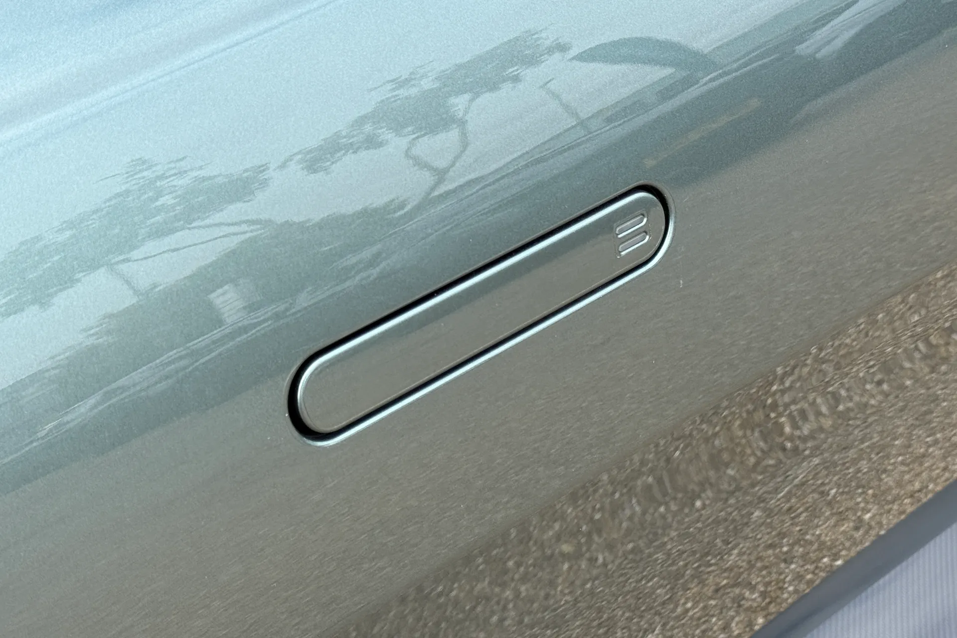 Aston Martin VANTAGE V12 ROADSTER AUTO thumbnail image number 16