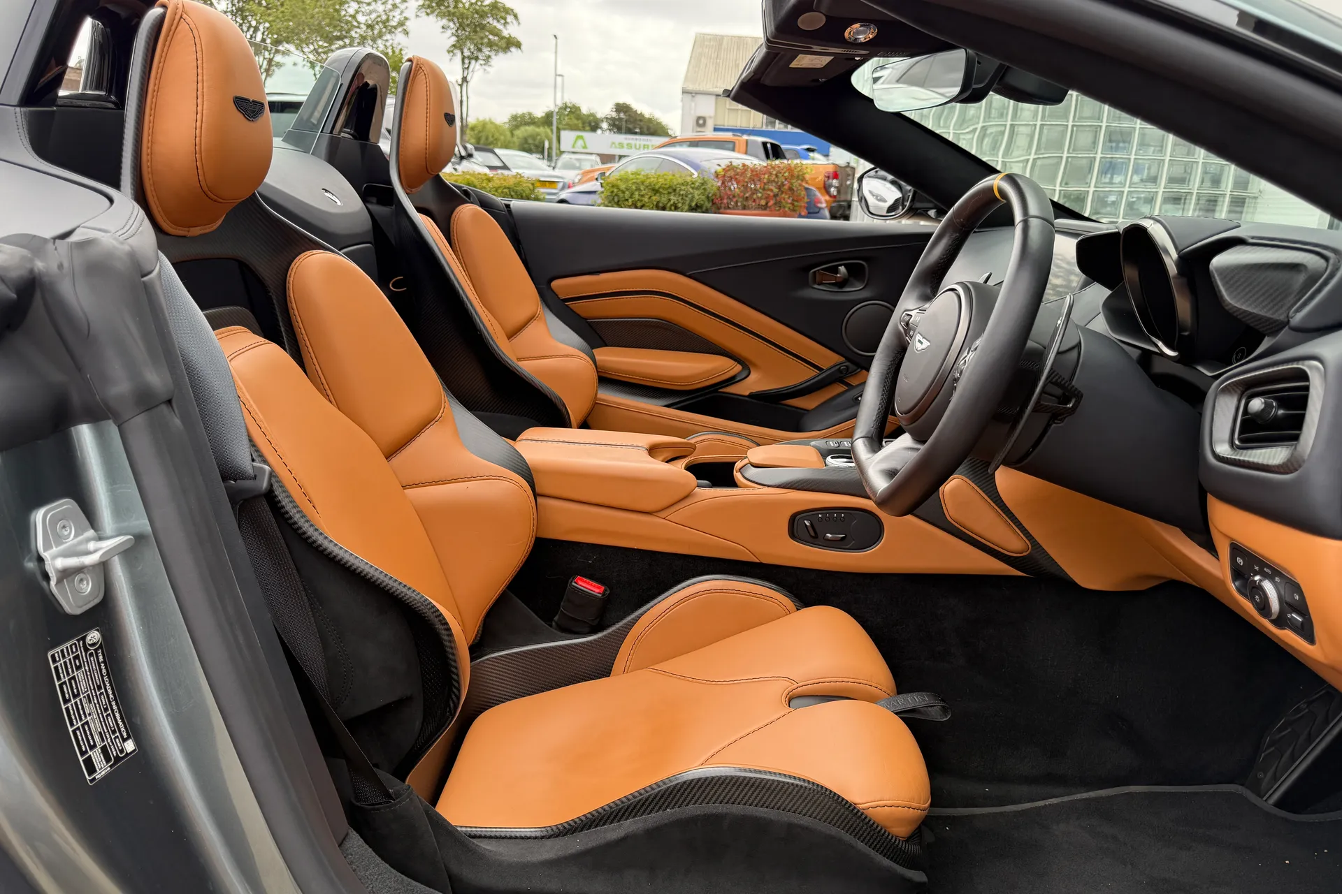 Aston Martin VANTAGE V12 ROADSTER AUTO thumbnail image number 30