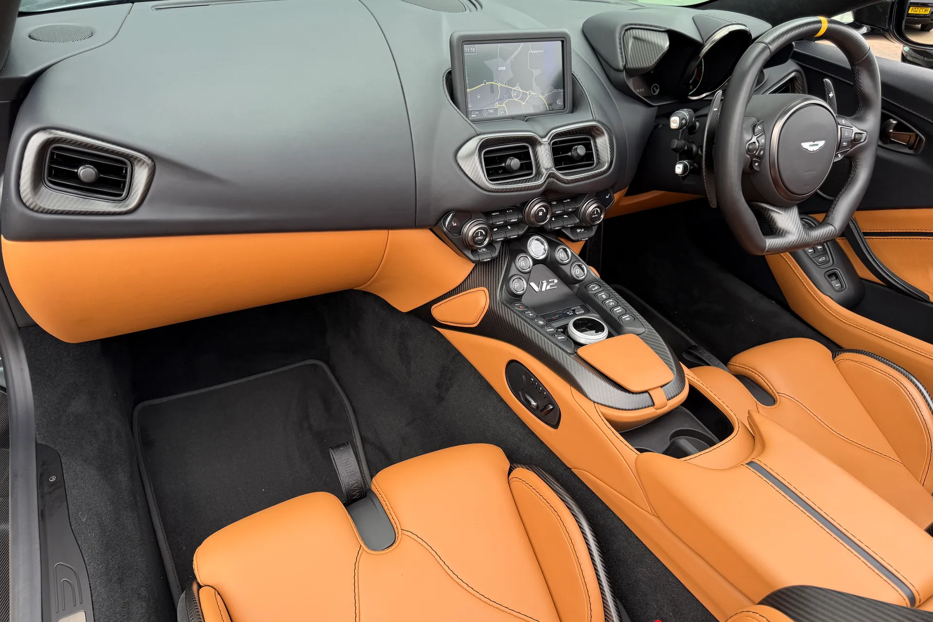 Aston Martin VANTAGE V12 ROADSTER AUTO thumbnail image number 33