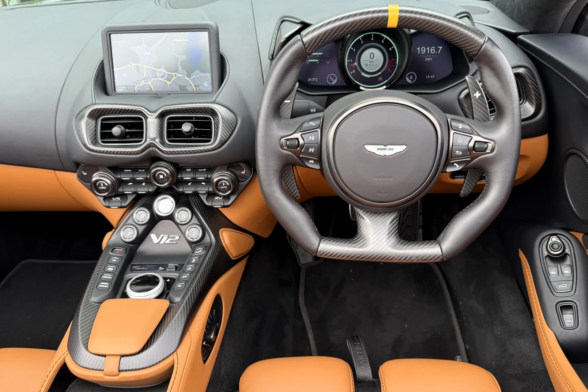 Aston Martin VANTAGE V12 ROADSTER AUTO thumbnail image number 36