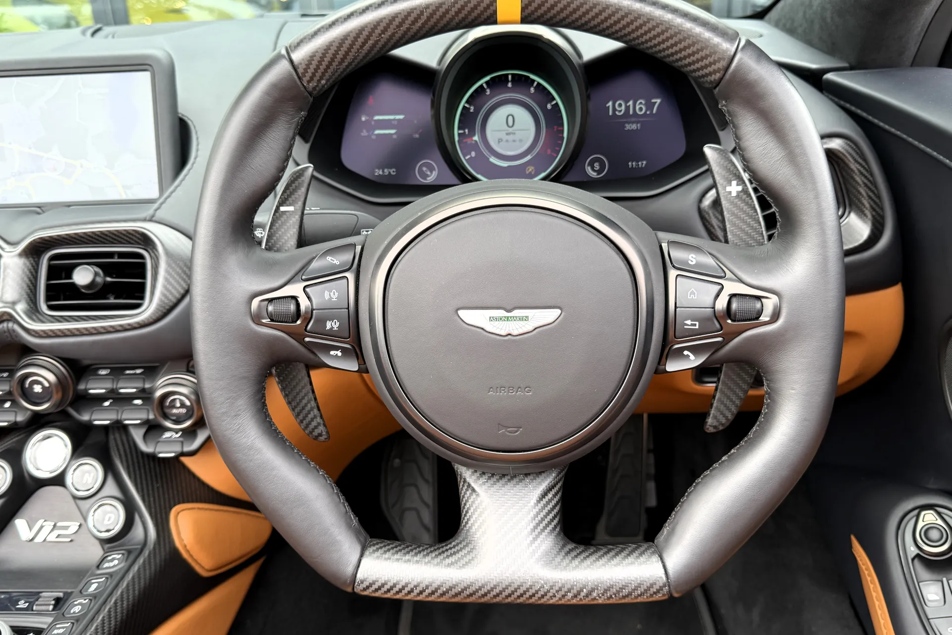 Aston Martin VANTAGE V12 ROADSTER AUTO thumbnail image number 37