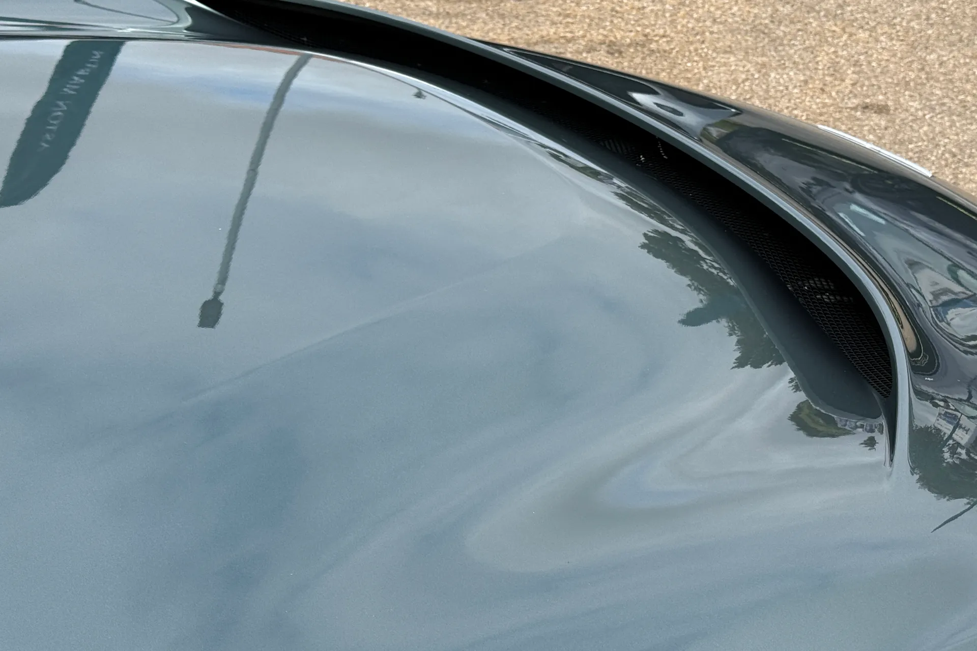 Aston Martin VANTAGE V12 ROADSTER AUTO thumbnail image number 14