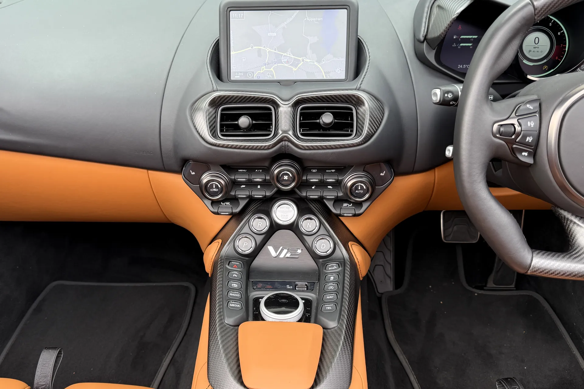 Aston Martin VANTAGE V12 ROADSTER AUTO thumbnail image number 35
