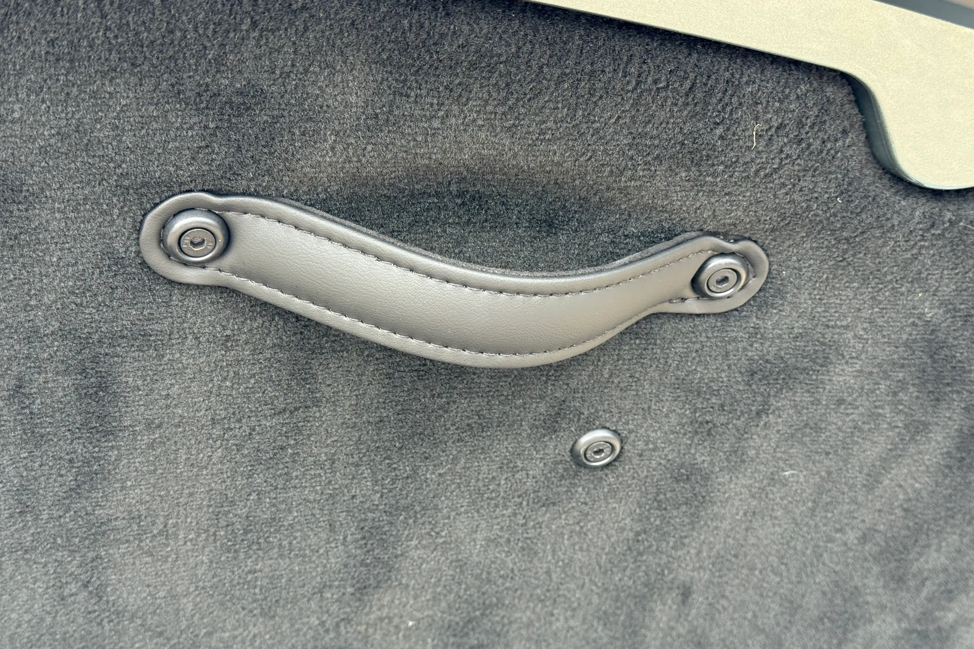 Aston Martin VANTAGE V12 ROADSTER AUTO thumbnail image number 26