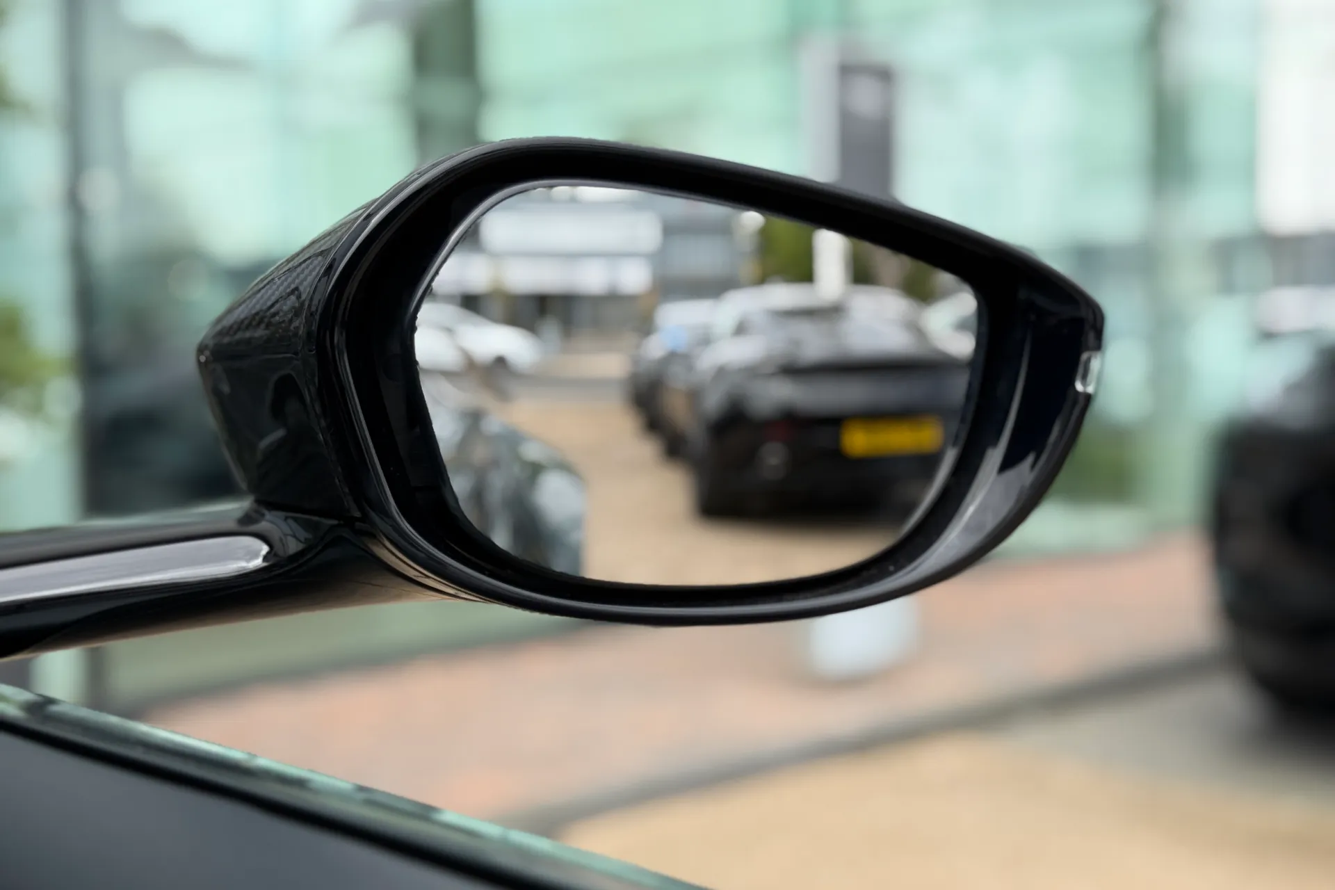 Aston Martin VANTAGE V12 ROADSTER AUTO thumbnail image number 54