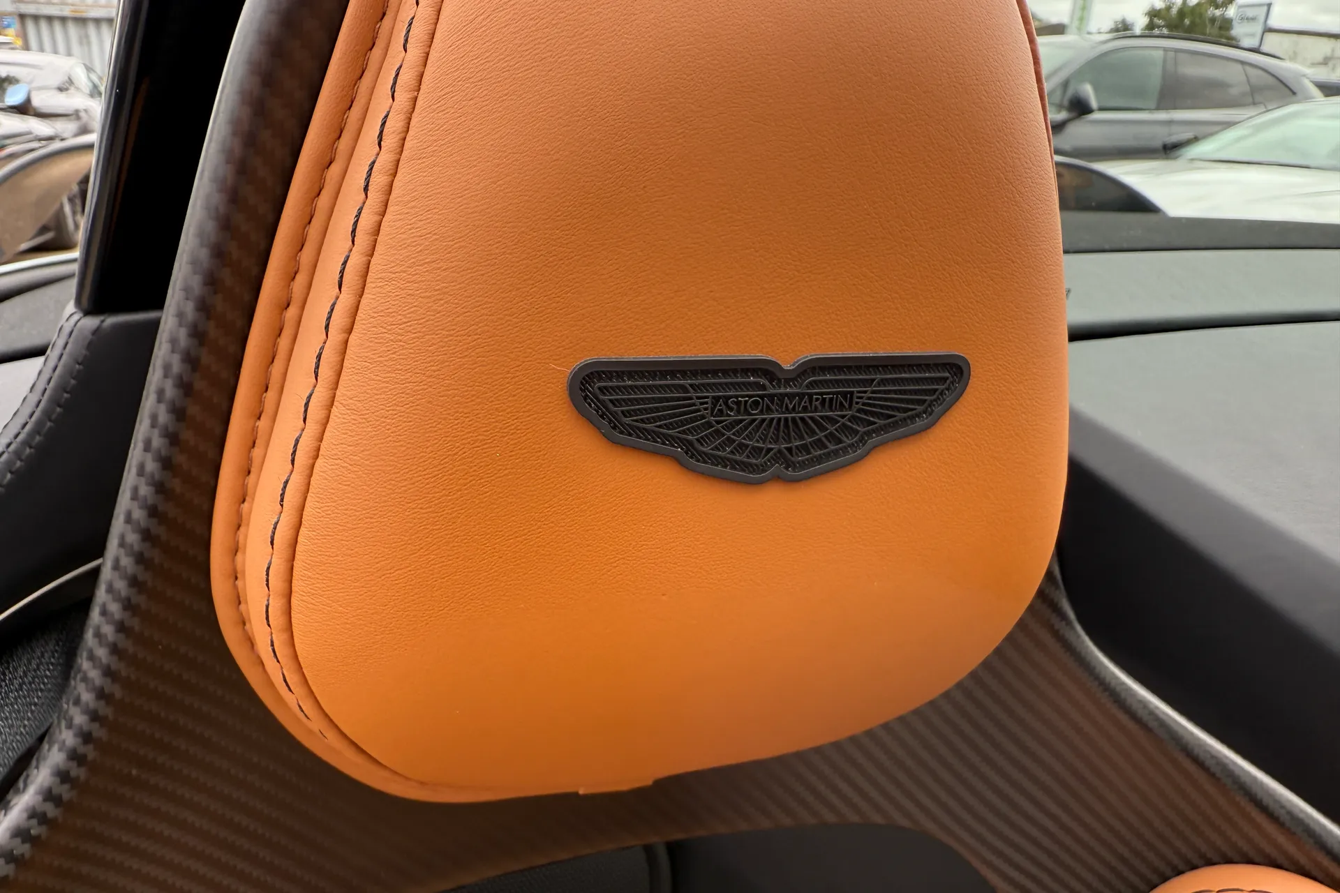 Aston Martin VANTAGE V12 ROADSTER AUTO thumbnail image number 28