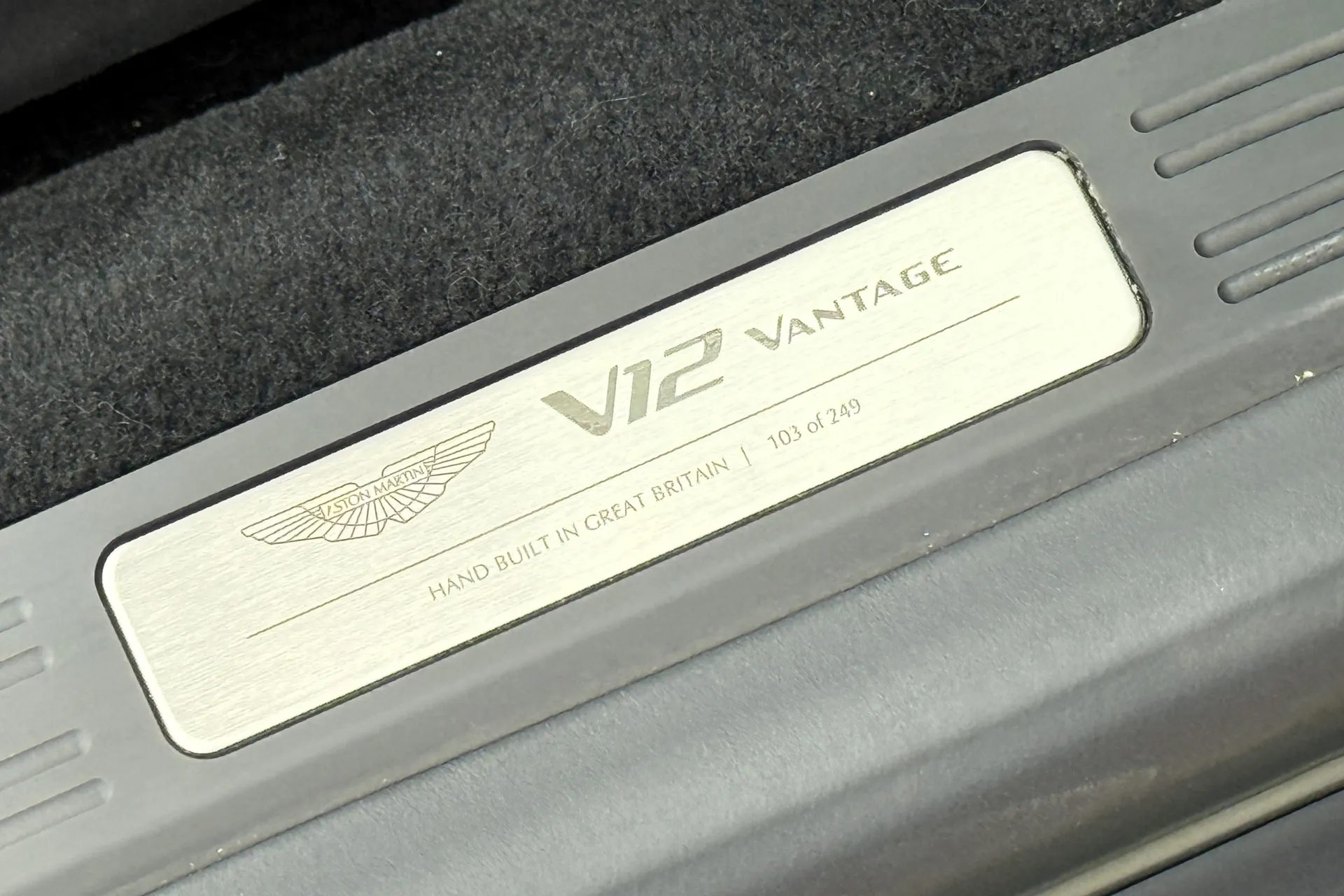 Aston Martin VANTAGE V12 ROADSTER AUTO thumbnail image number 29