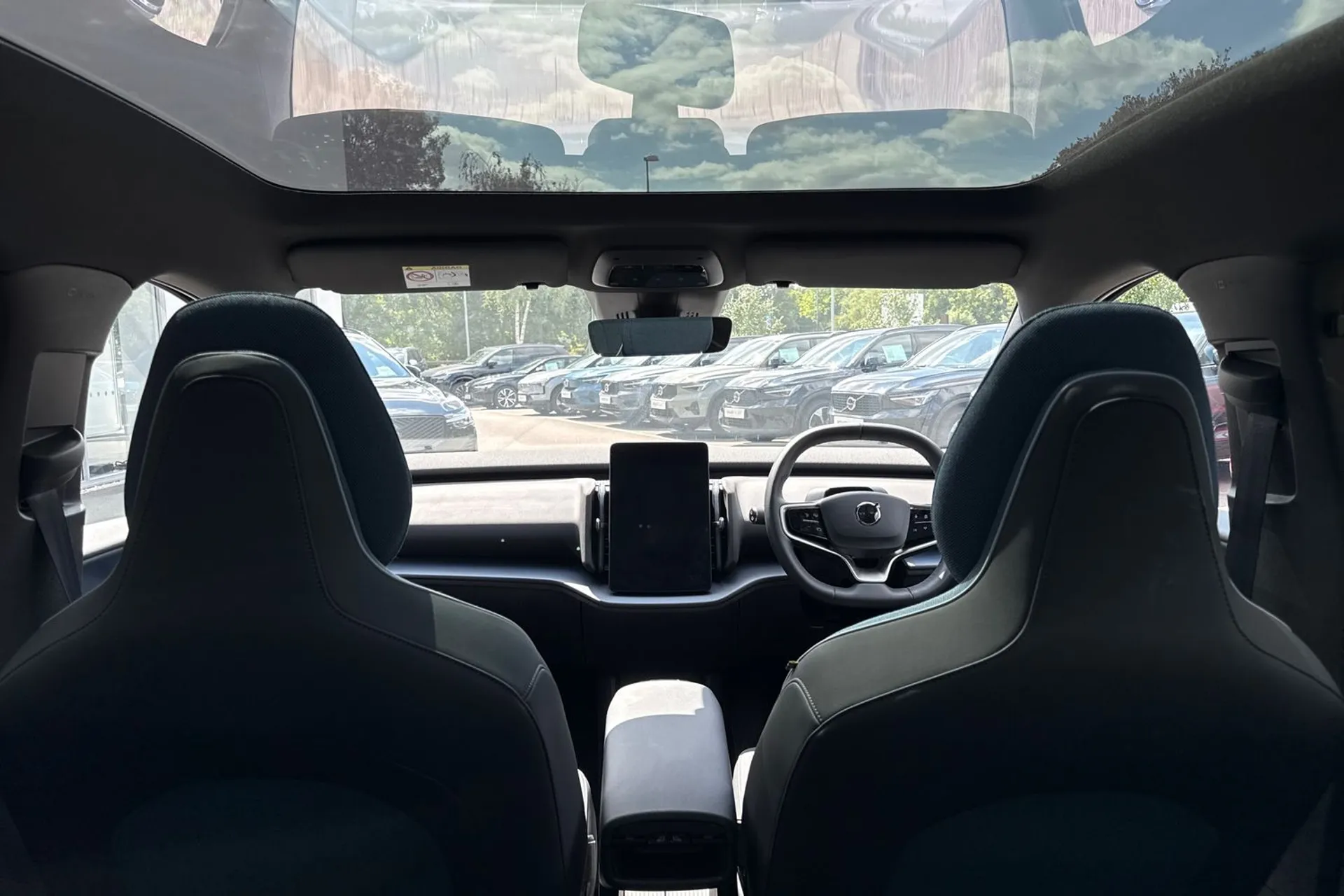 Volvo EX30 thumbnail image number 21