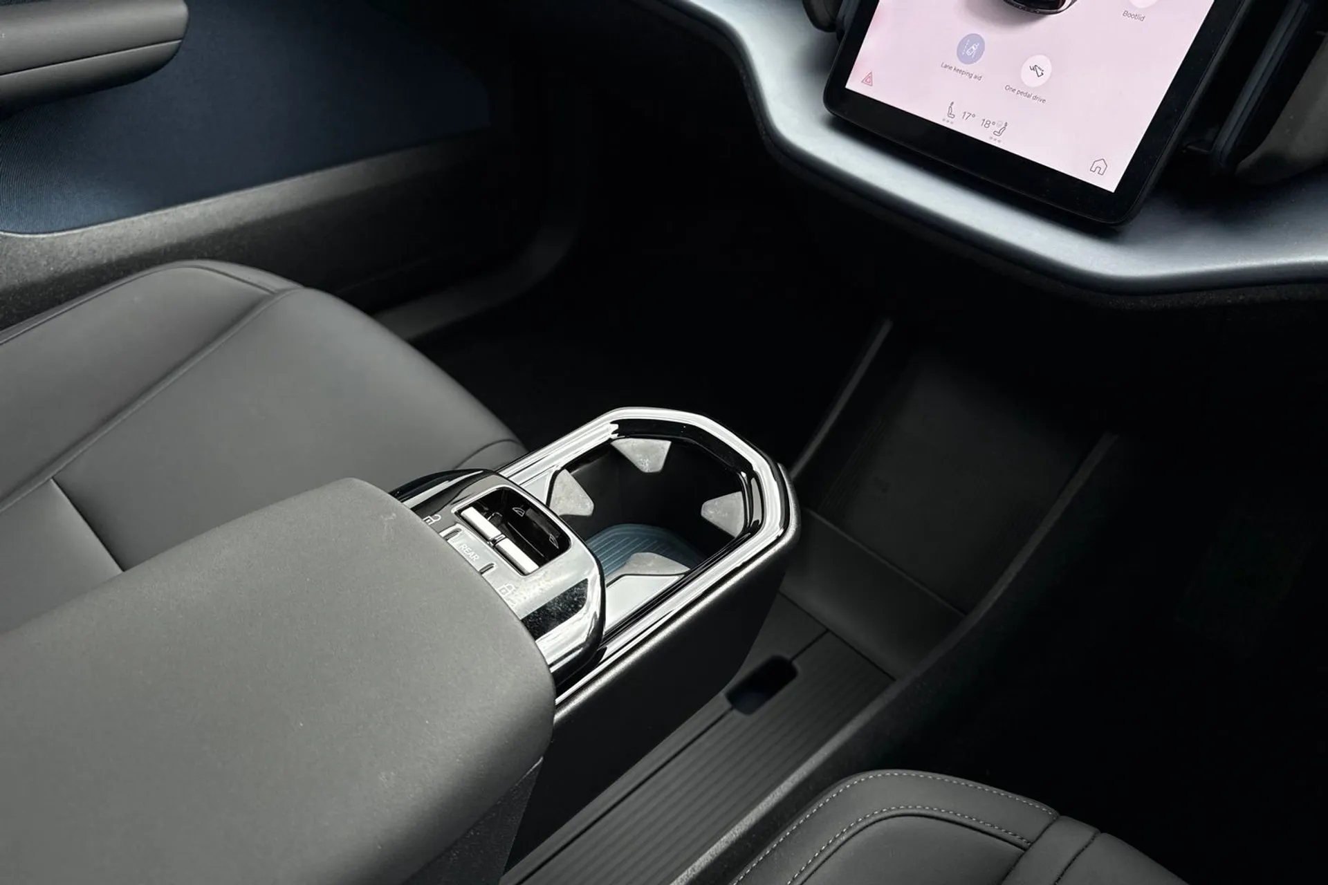 Volvo EX30 thumbnail image number 42