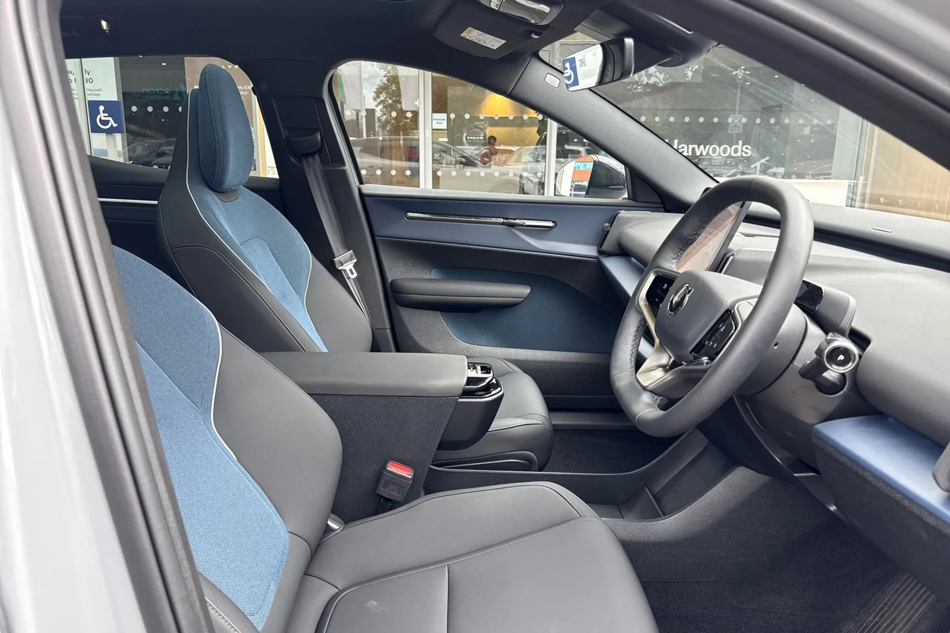 Volvo EX30 thumbnail image number 25