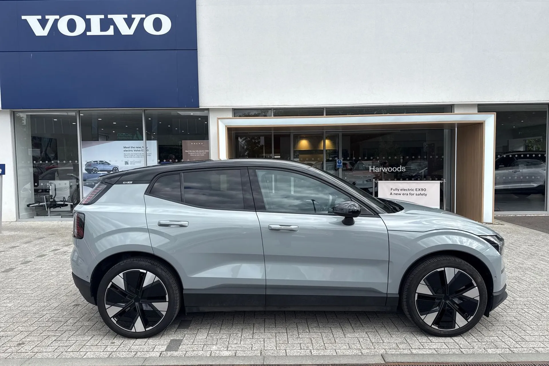 Volvo EX30 thumbnail image number 2