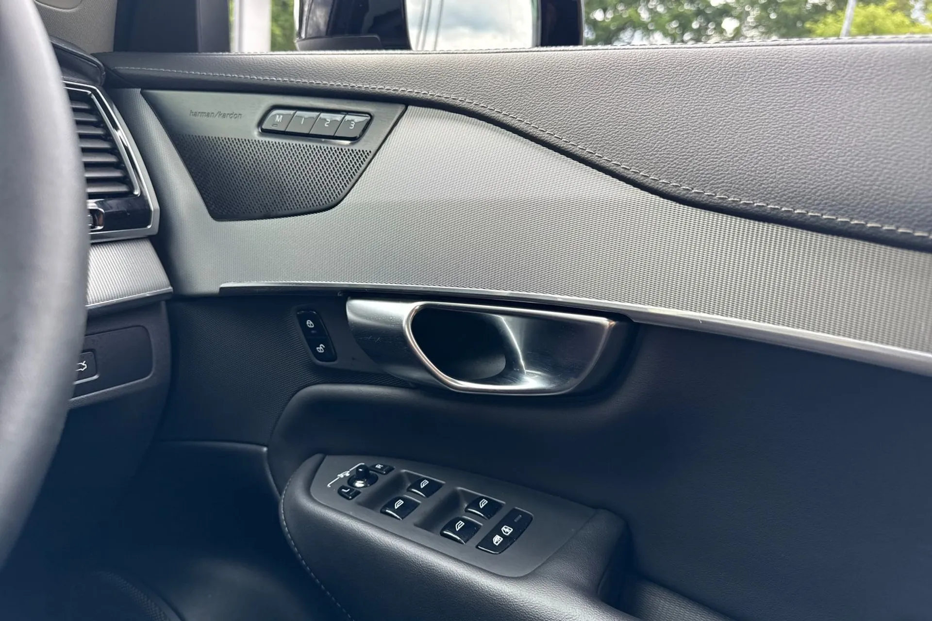 Volvo XC90 thumbnail image number 43