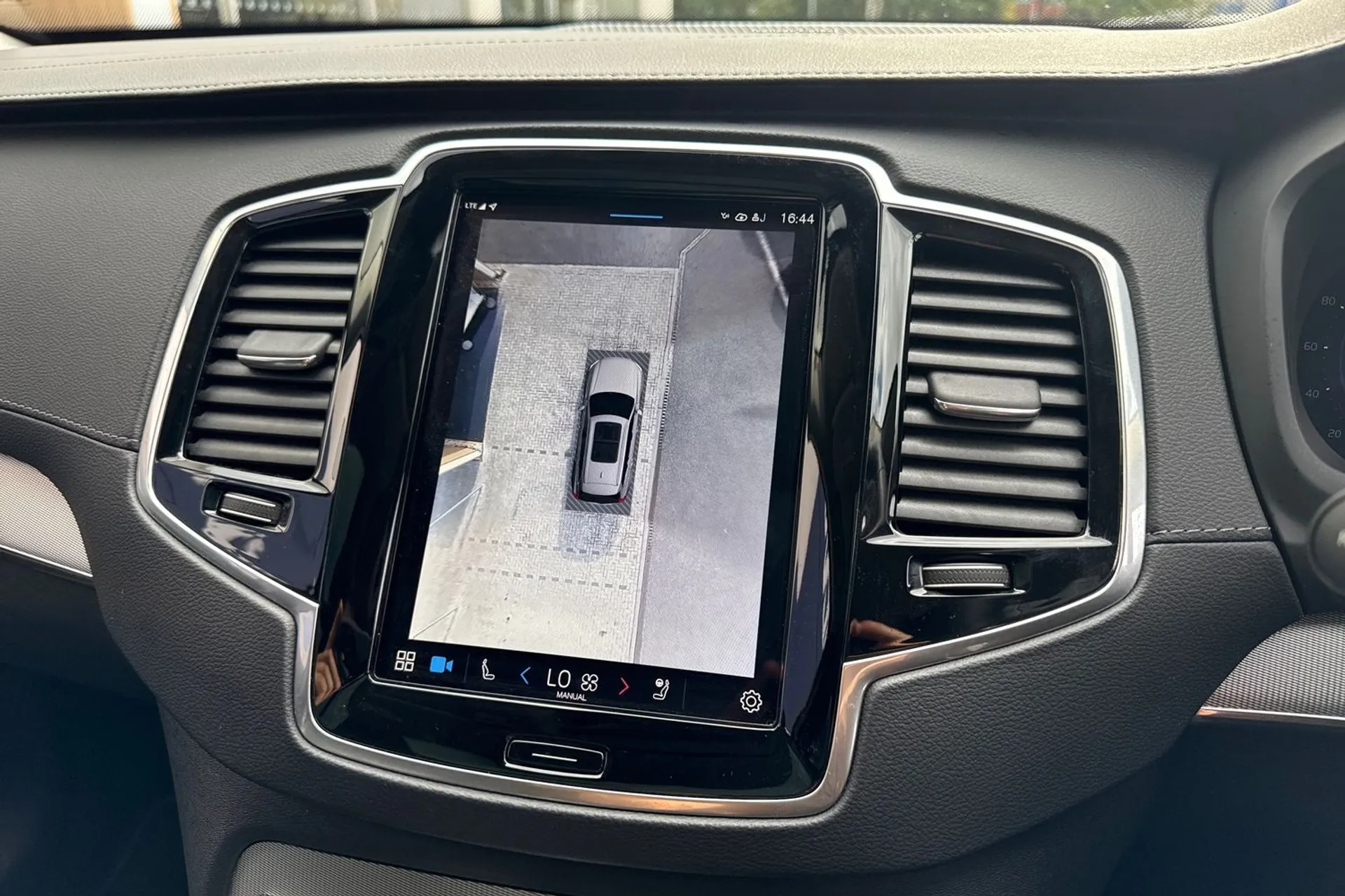 Volvo XC90 thumbnail image number 4