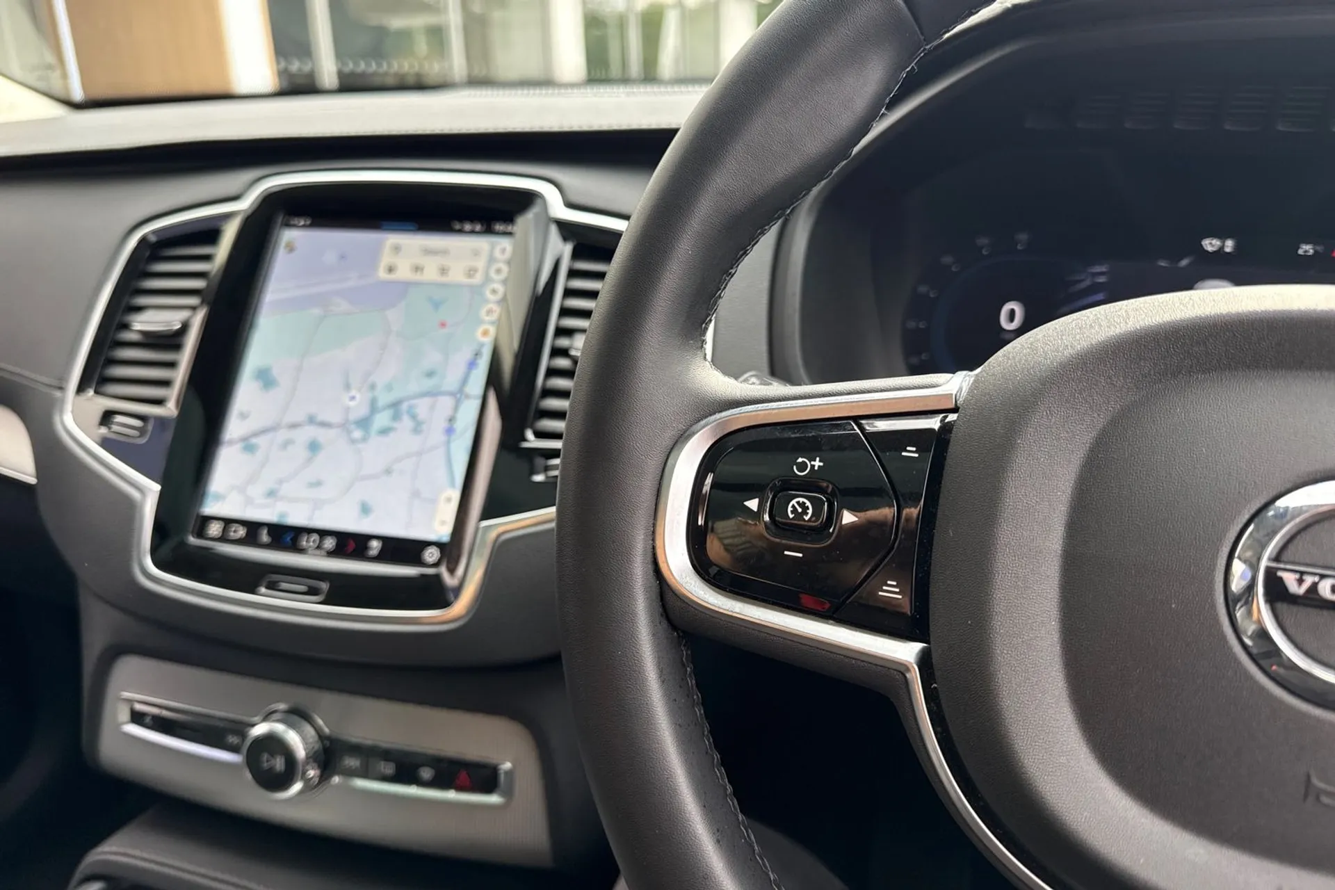 Volvo XC90 thumbnail image number 36