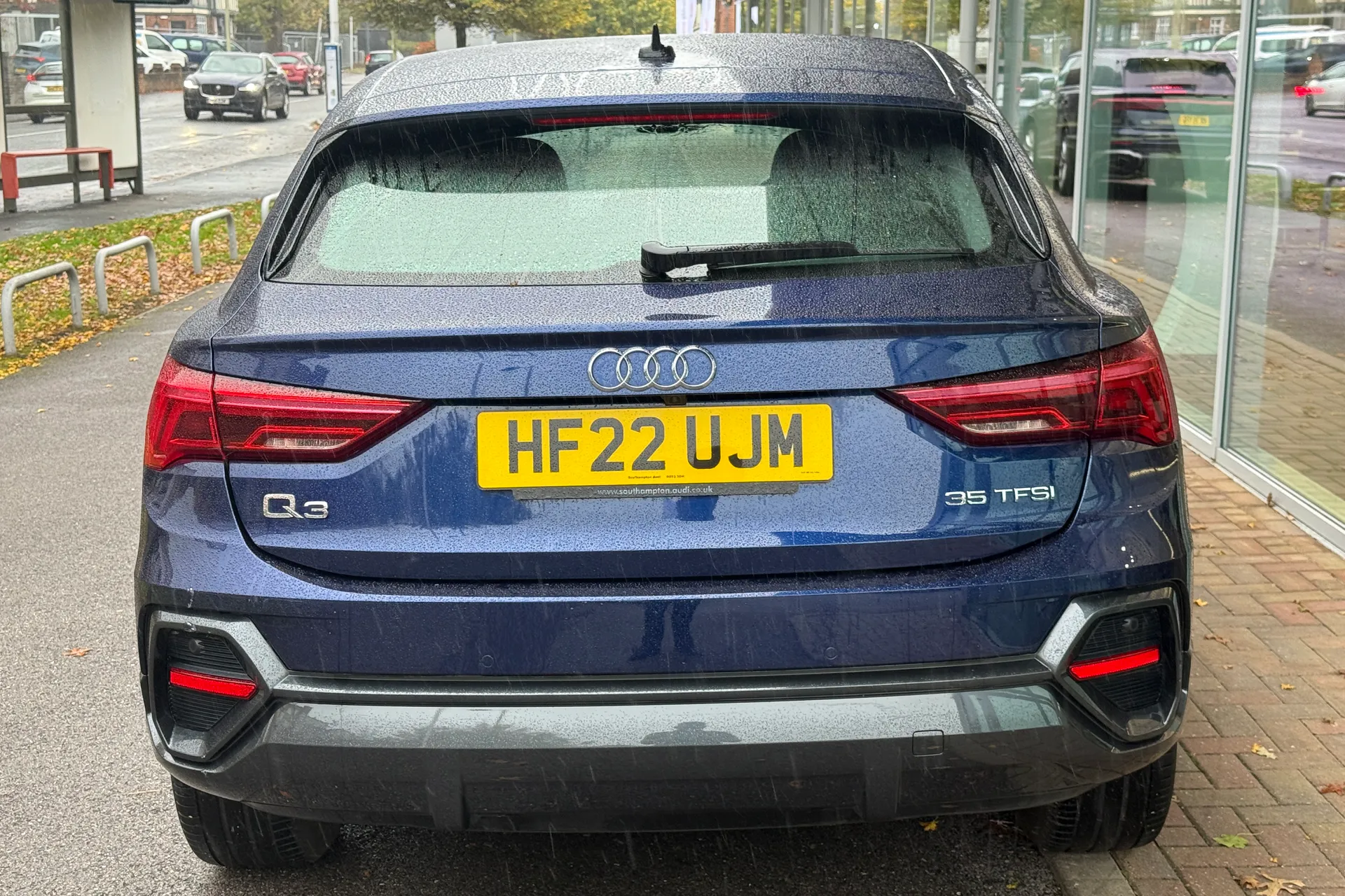 Audi Q3 thumbnail image number 20