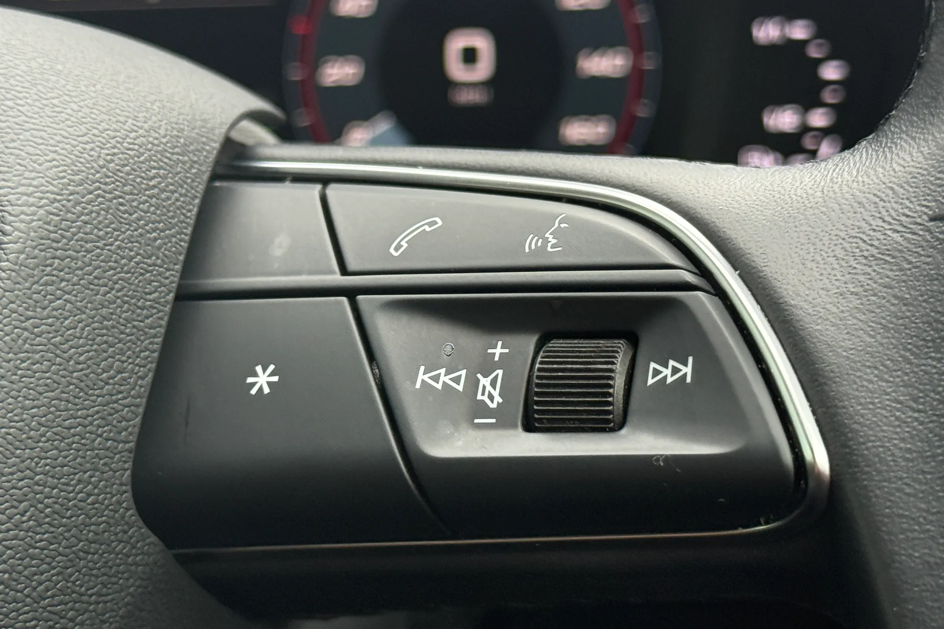 Audi Q3 thumbnail image number 36