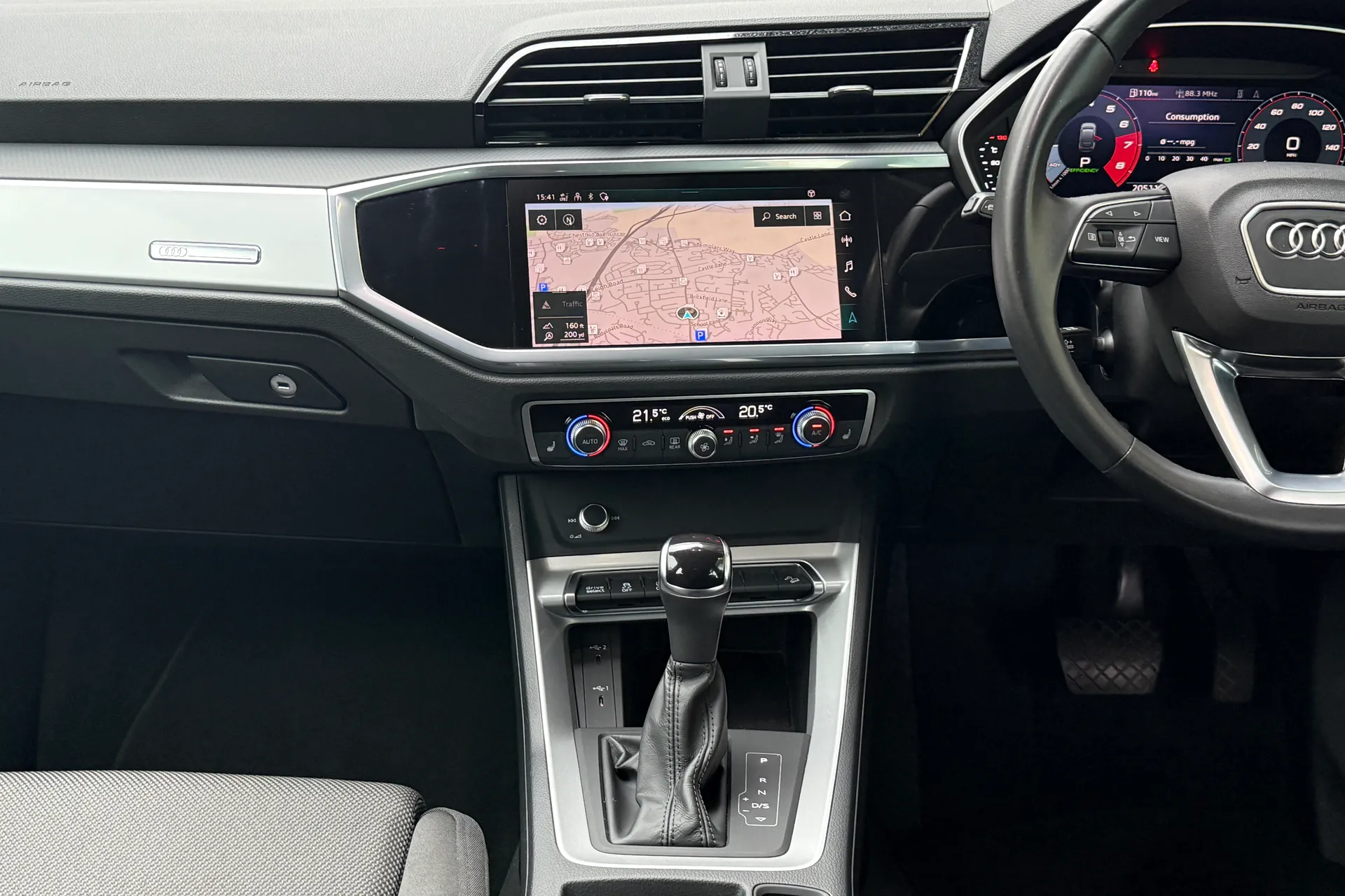 Audi Q3 thumbnail image number 12