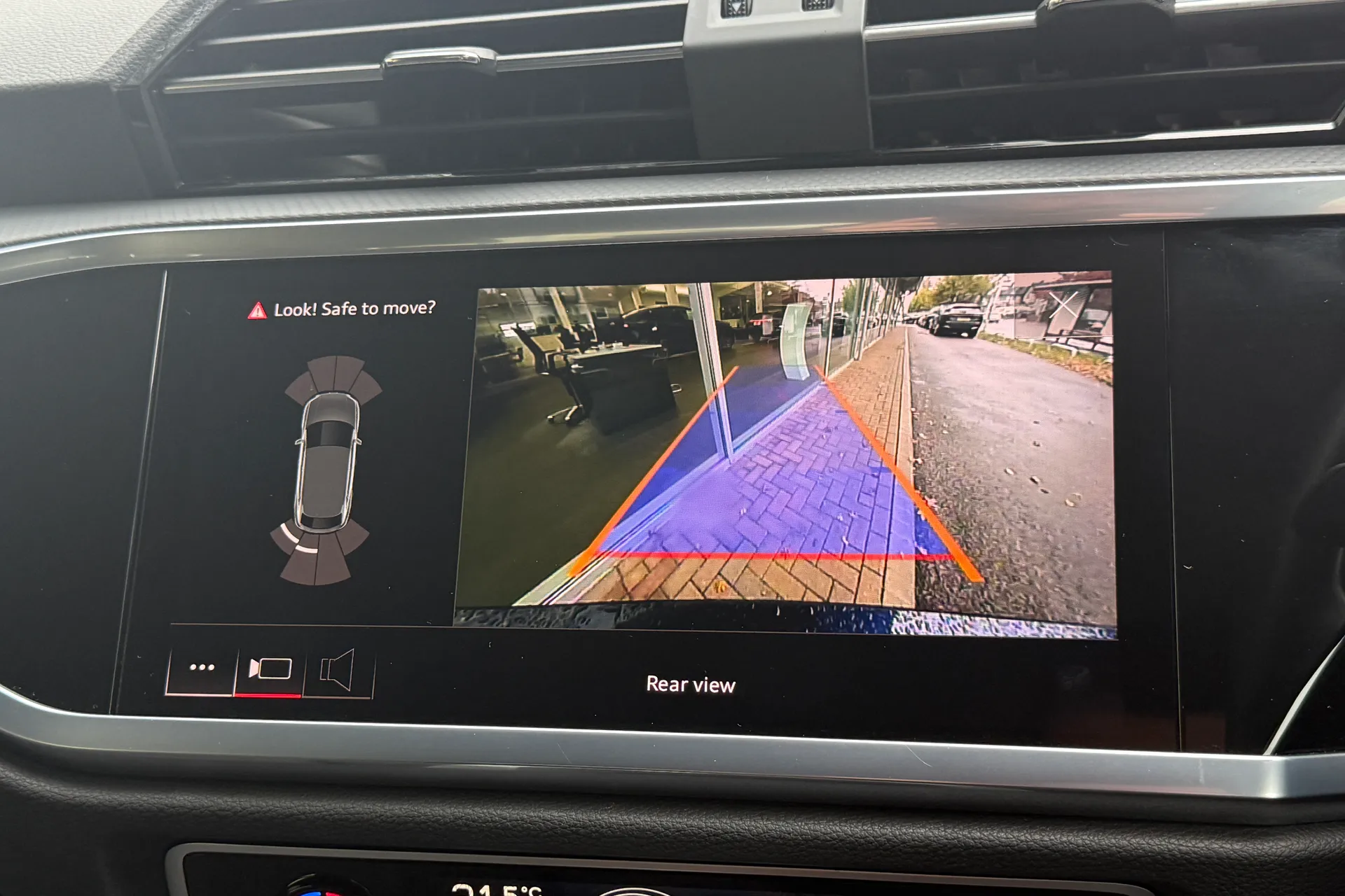 Audi Q3 thumbnail image number 42