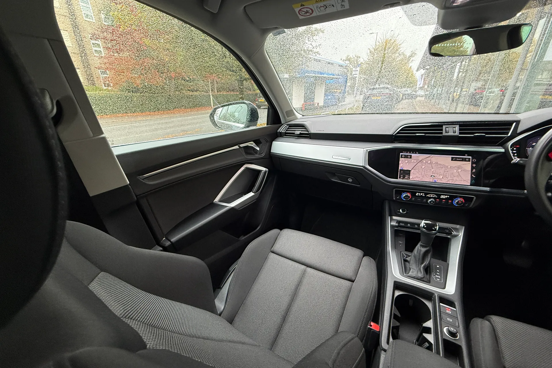 Audi Q3 thumbnail image number 15