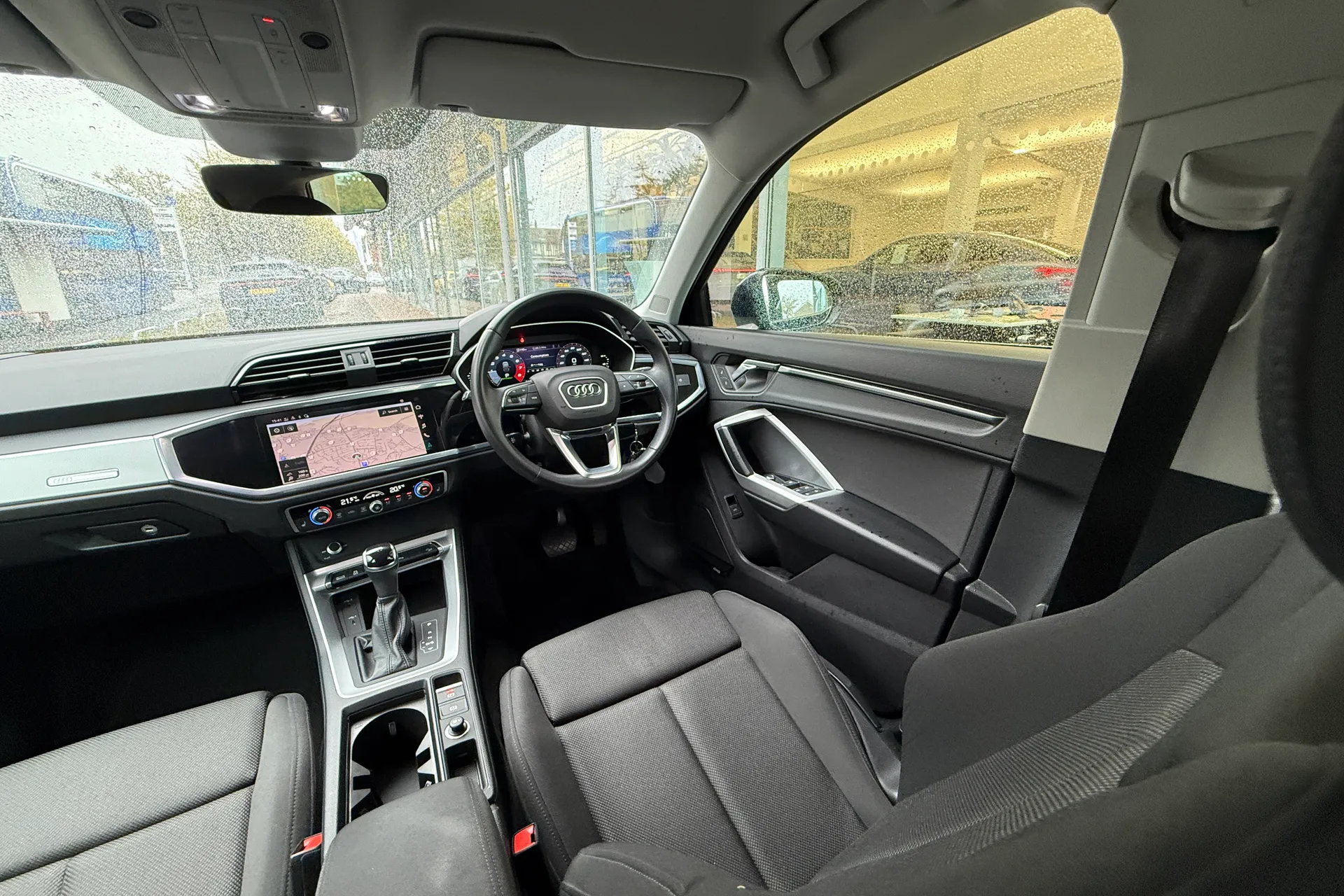 Audi Q3 thumbnail image number 14