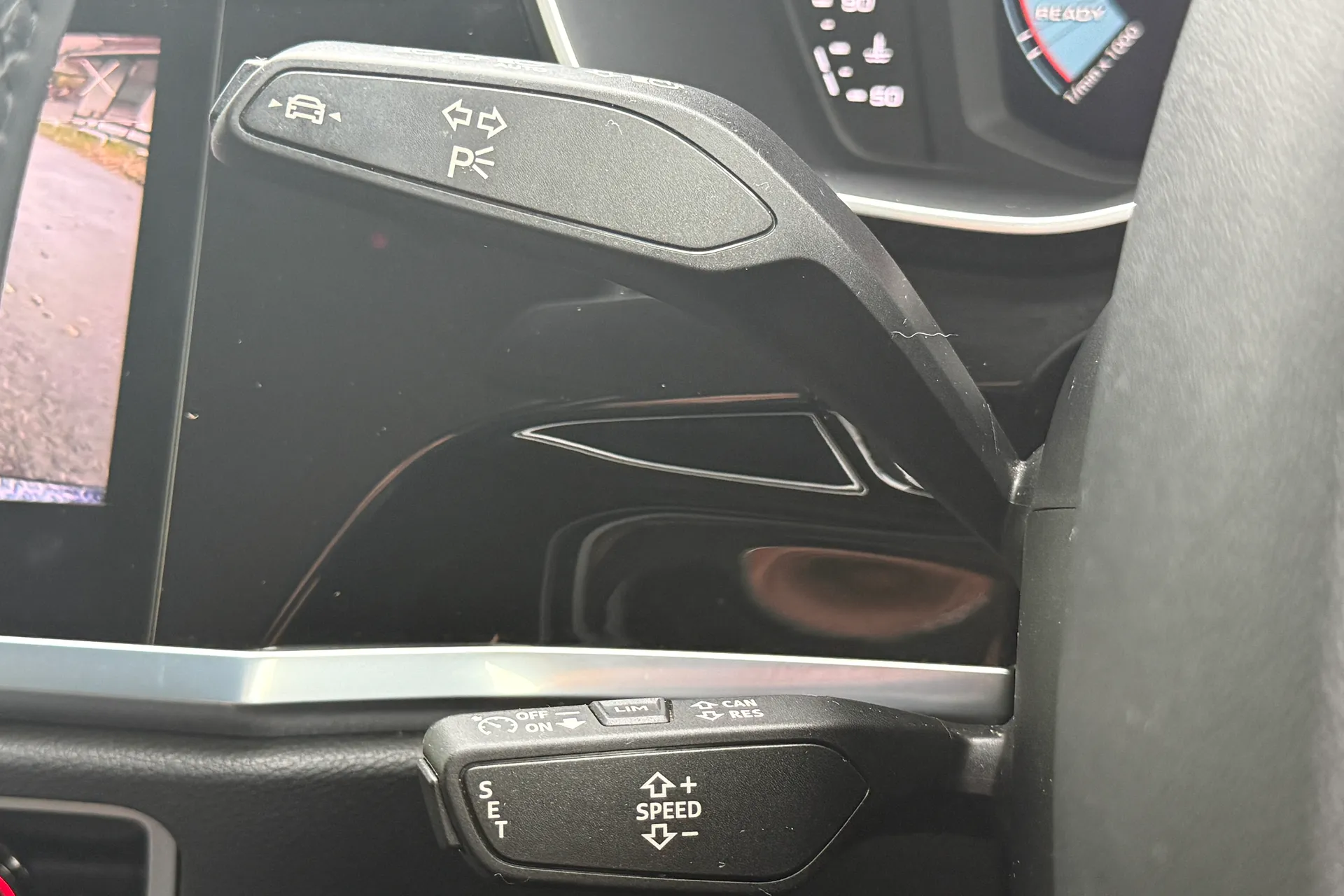 Audi Q3 thumbnail image number 38