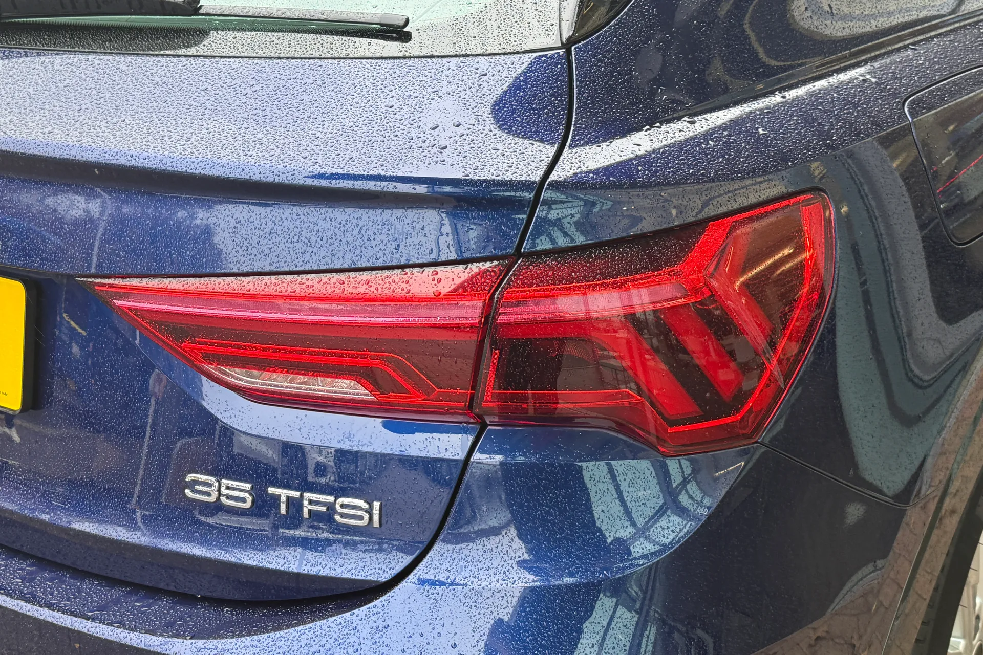 Audi Q3 thumbnail image number 16