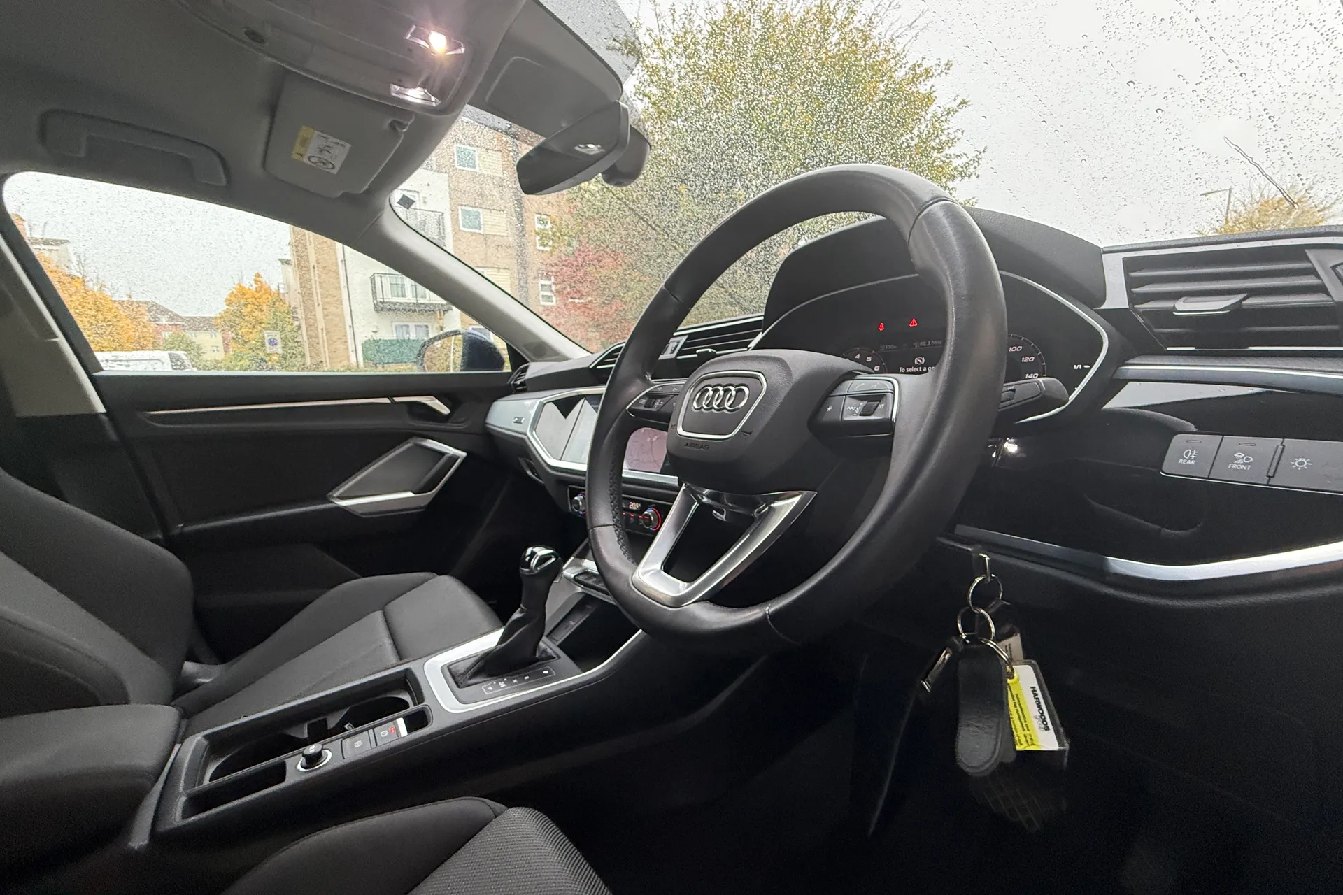 Audi Q3 thumbnail image number 8