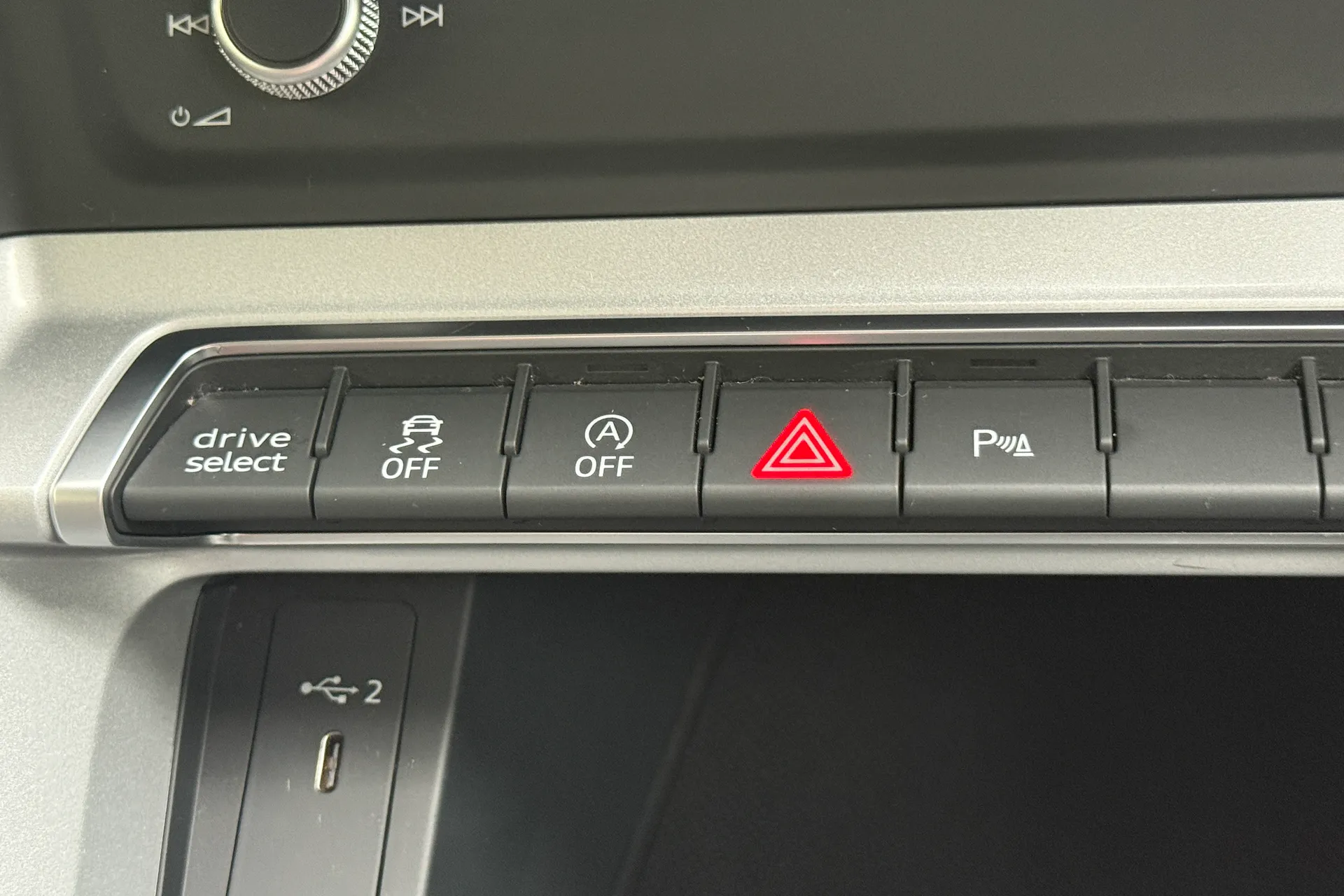 Audi Q3 thumbnail image number 50