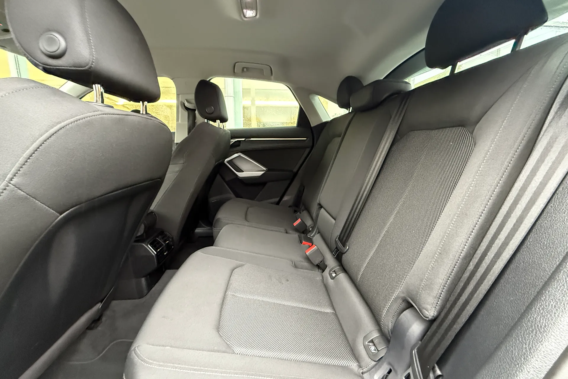 Audi Q3 thumbnail image number 24