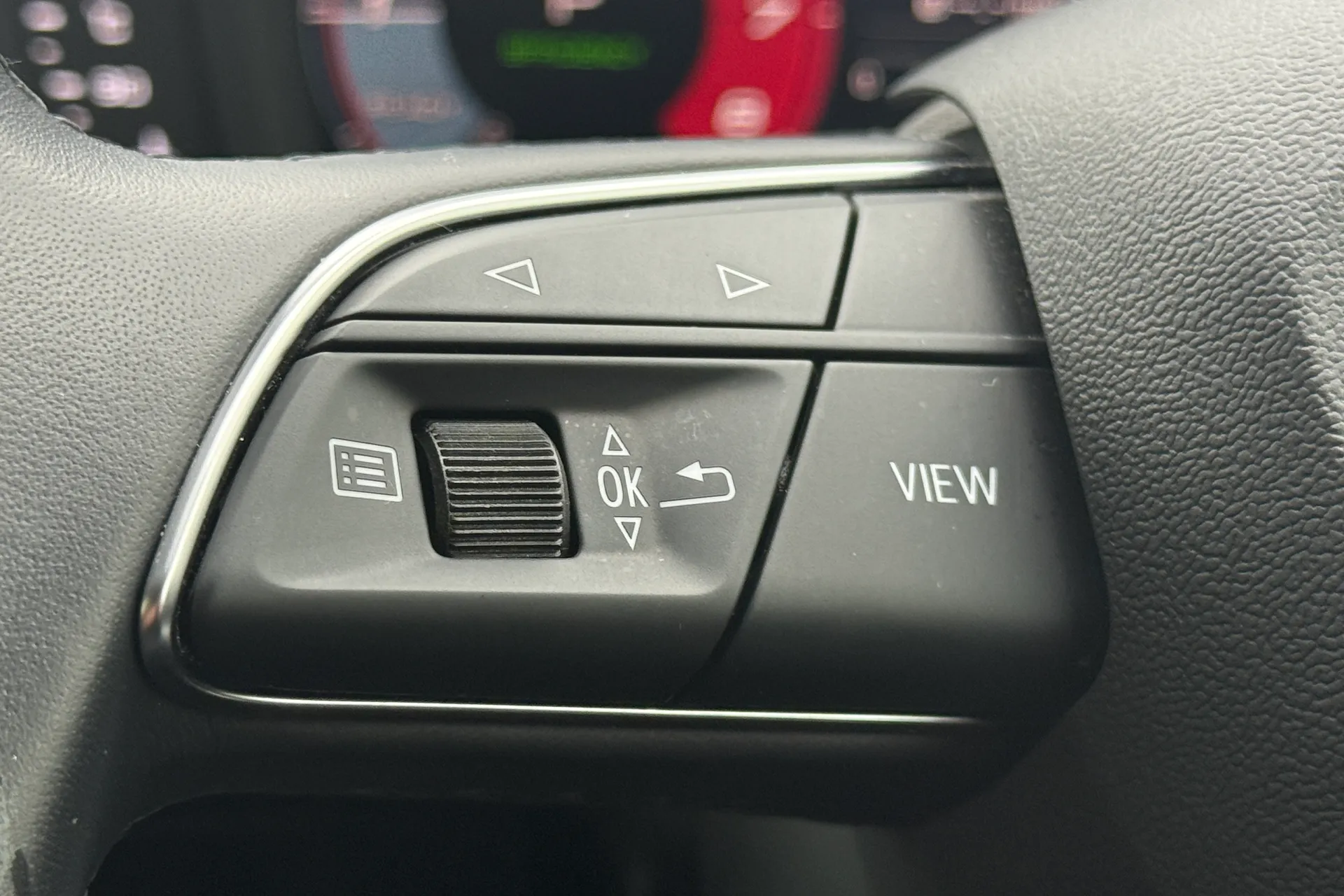 Audi Q3 thumbnail image number 35