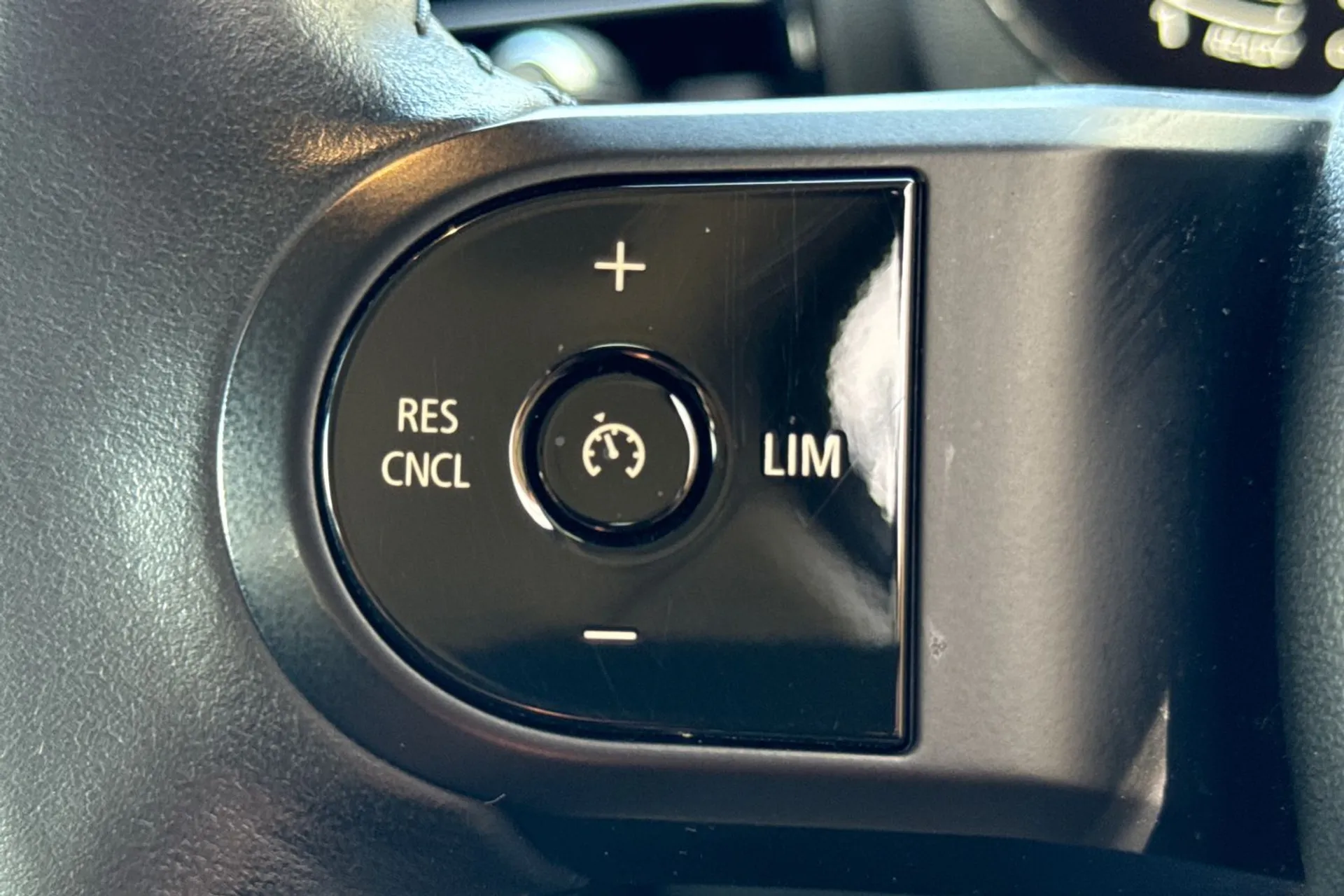 MINI CLUBMAN thumbnail image number 38