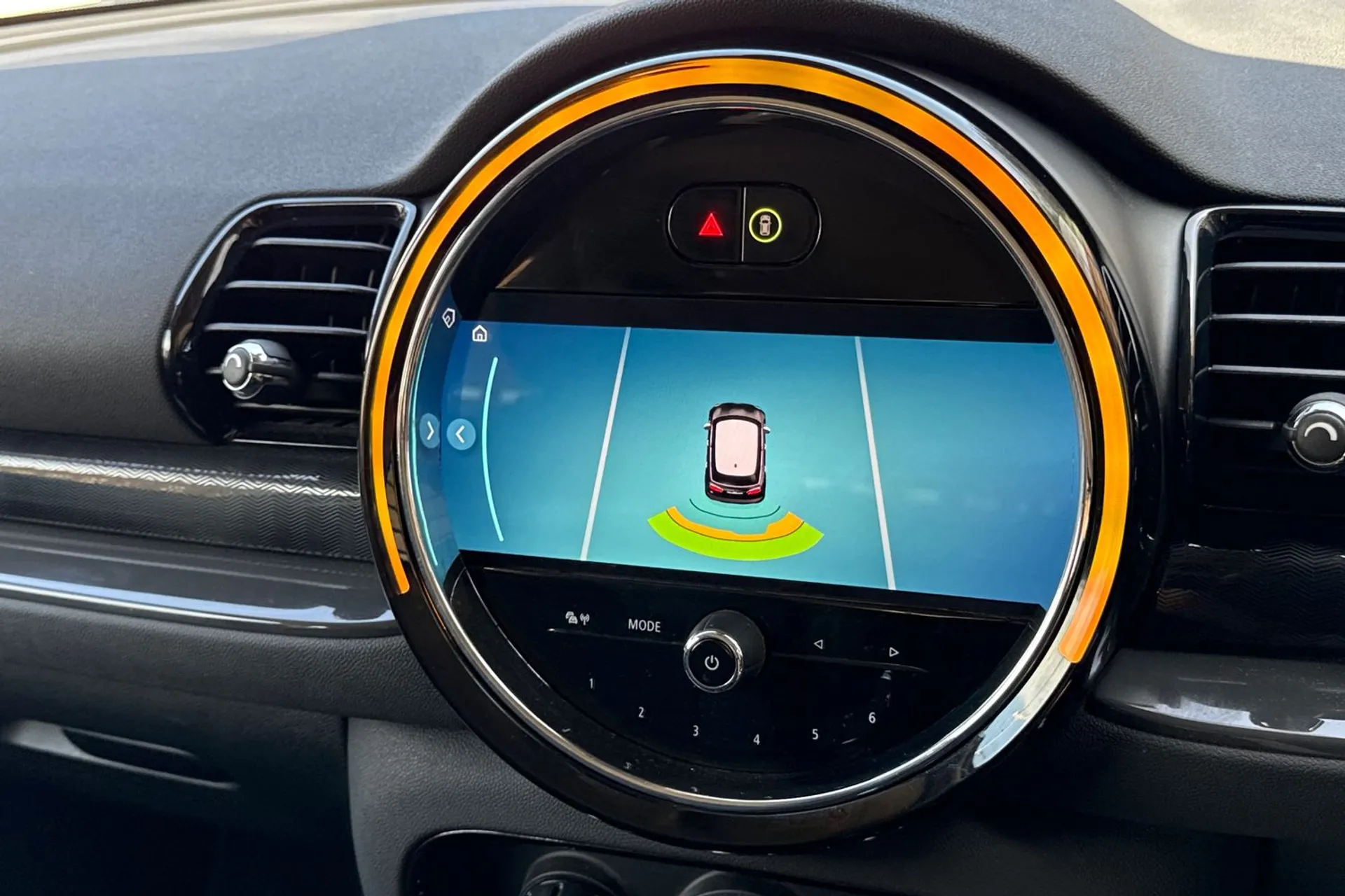 MINI CLUBMAN thumbnail image number 4