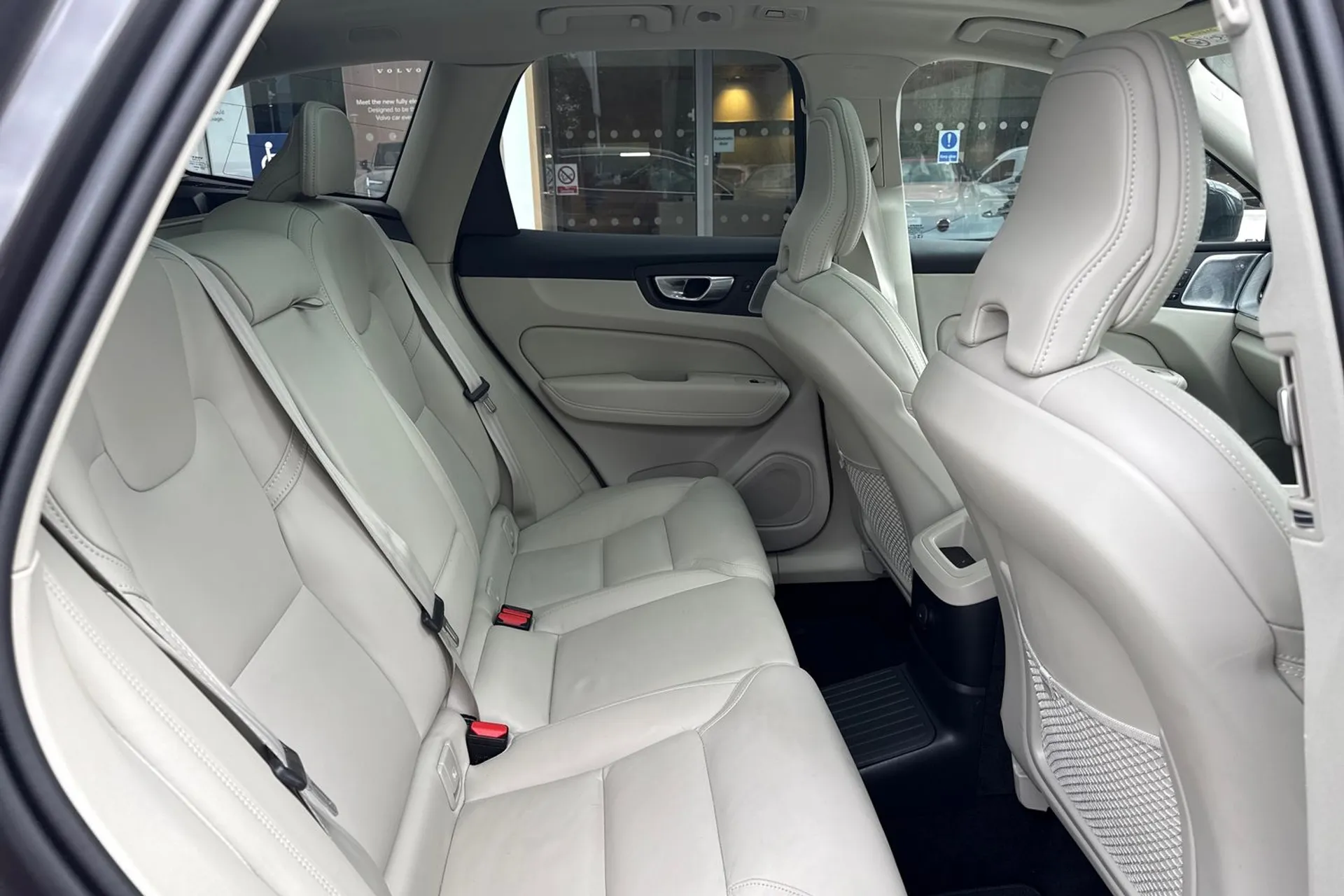 Volvo XC60 thumbnail image number 22