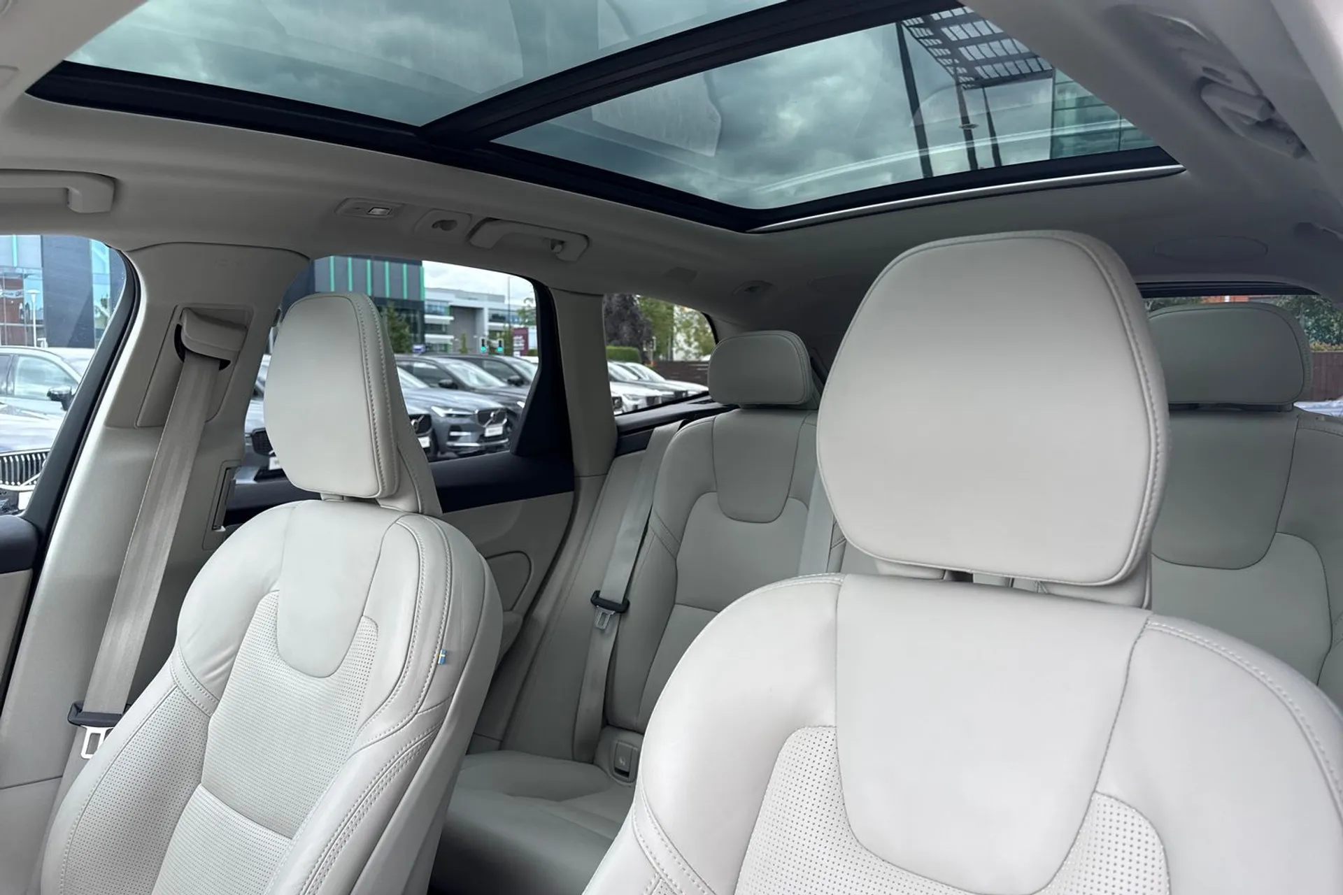 Volvo XC60 thumbnail image number 28