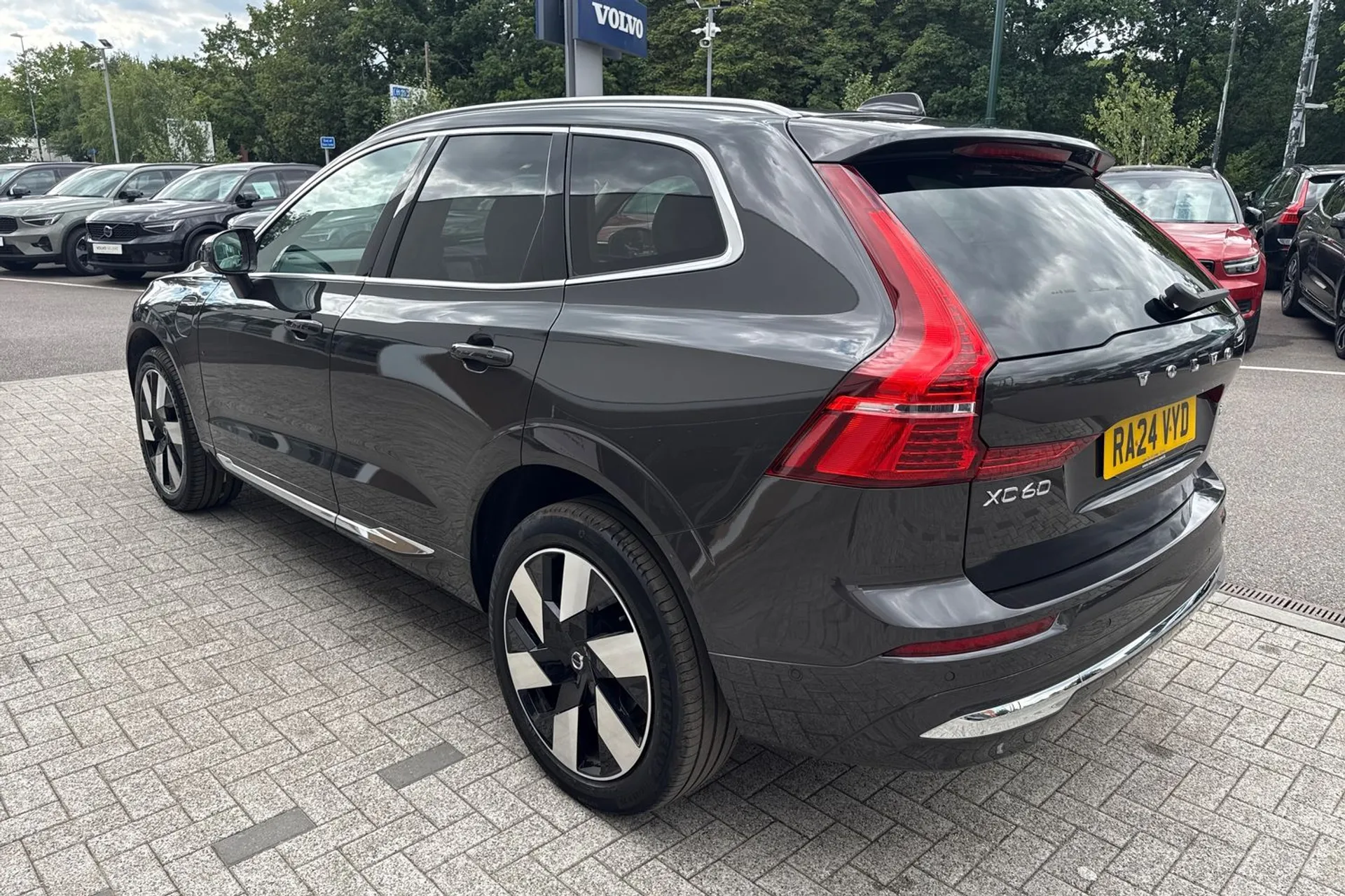 Volvo XC60 thumbnail image number 9