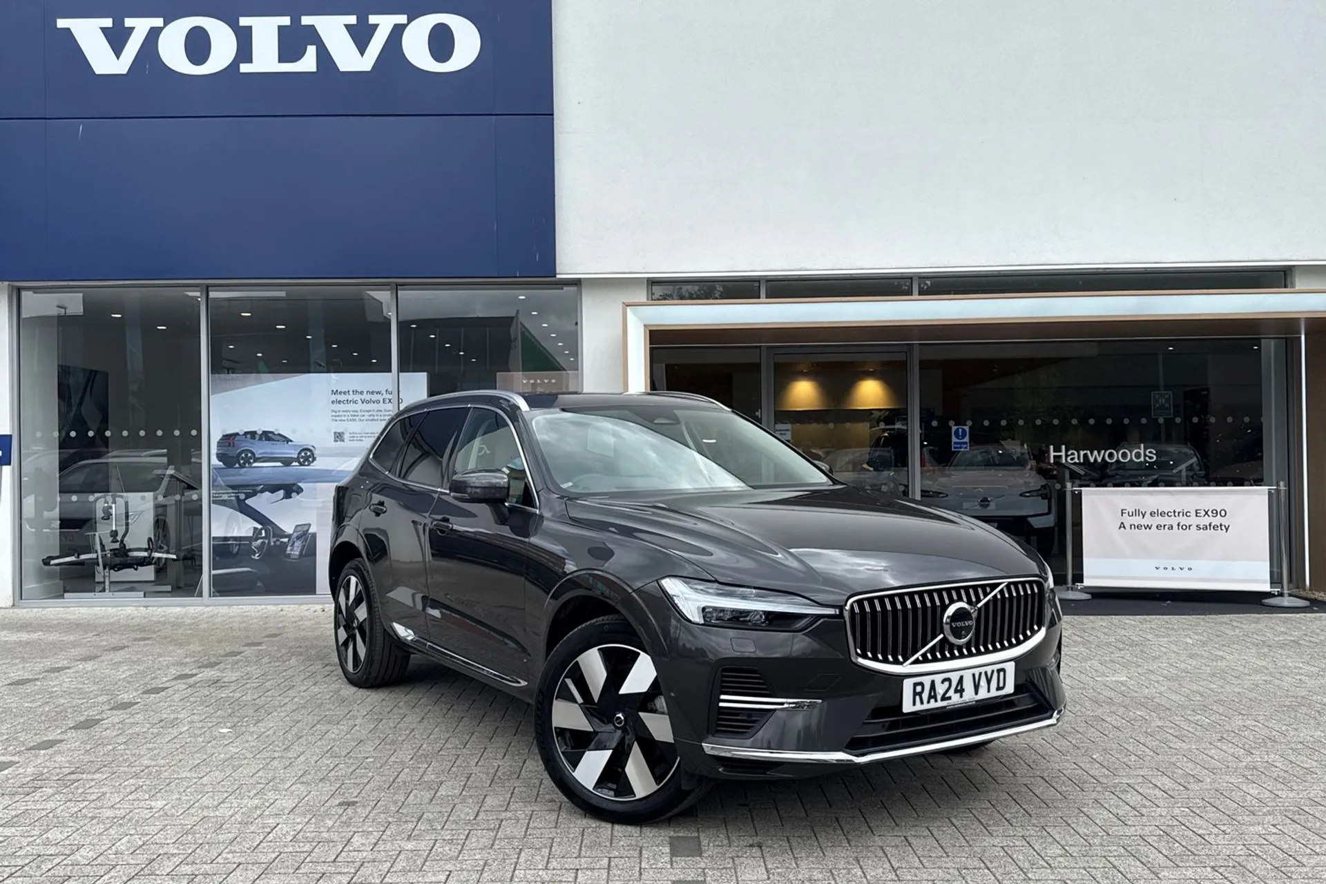 Volvo XC60 focused image