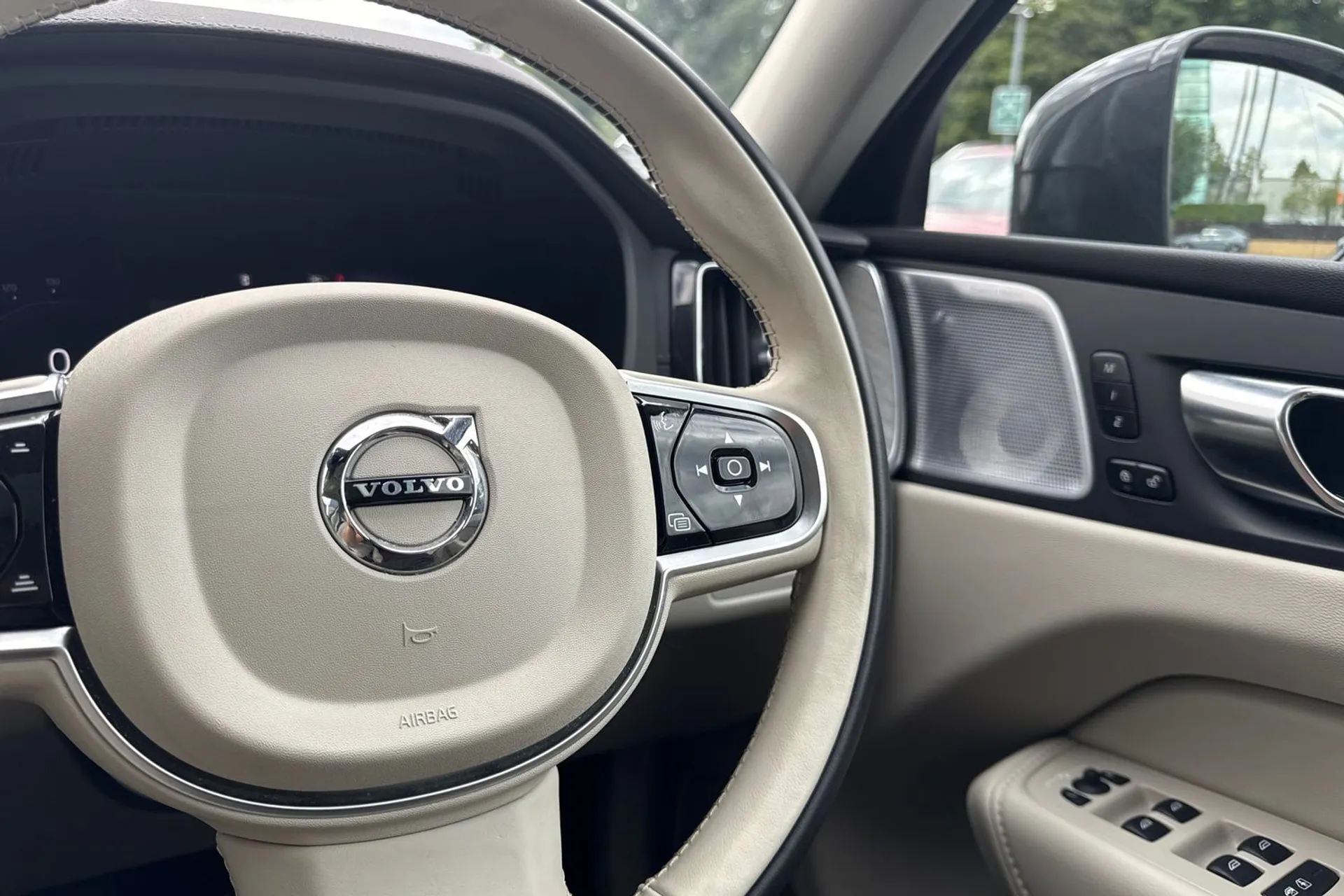 Volvo XC60 thumbnail image number 36