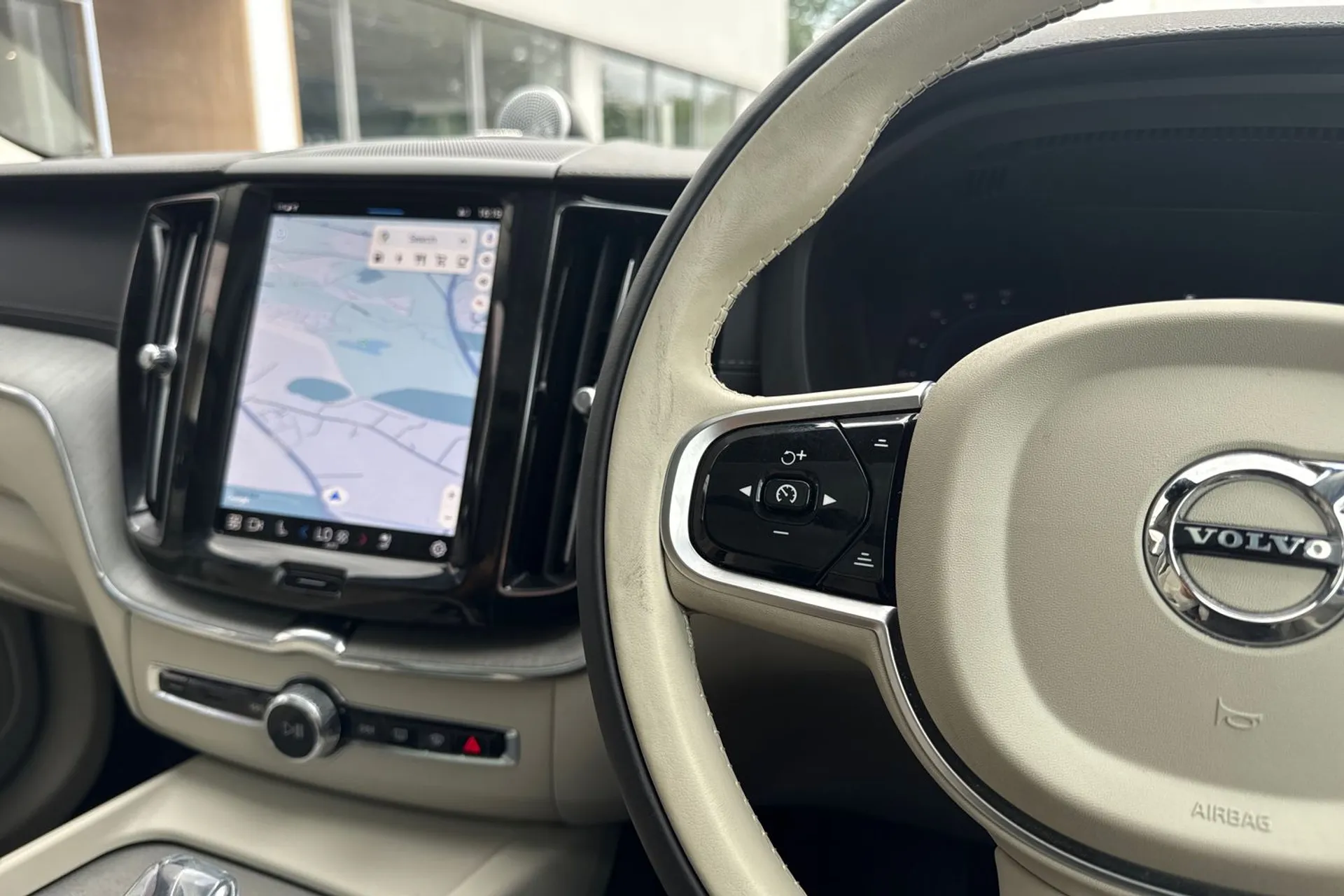 Volvo XC60 thumbnail image number 35