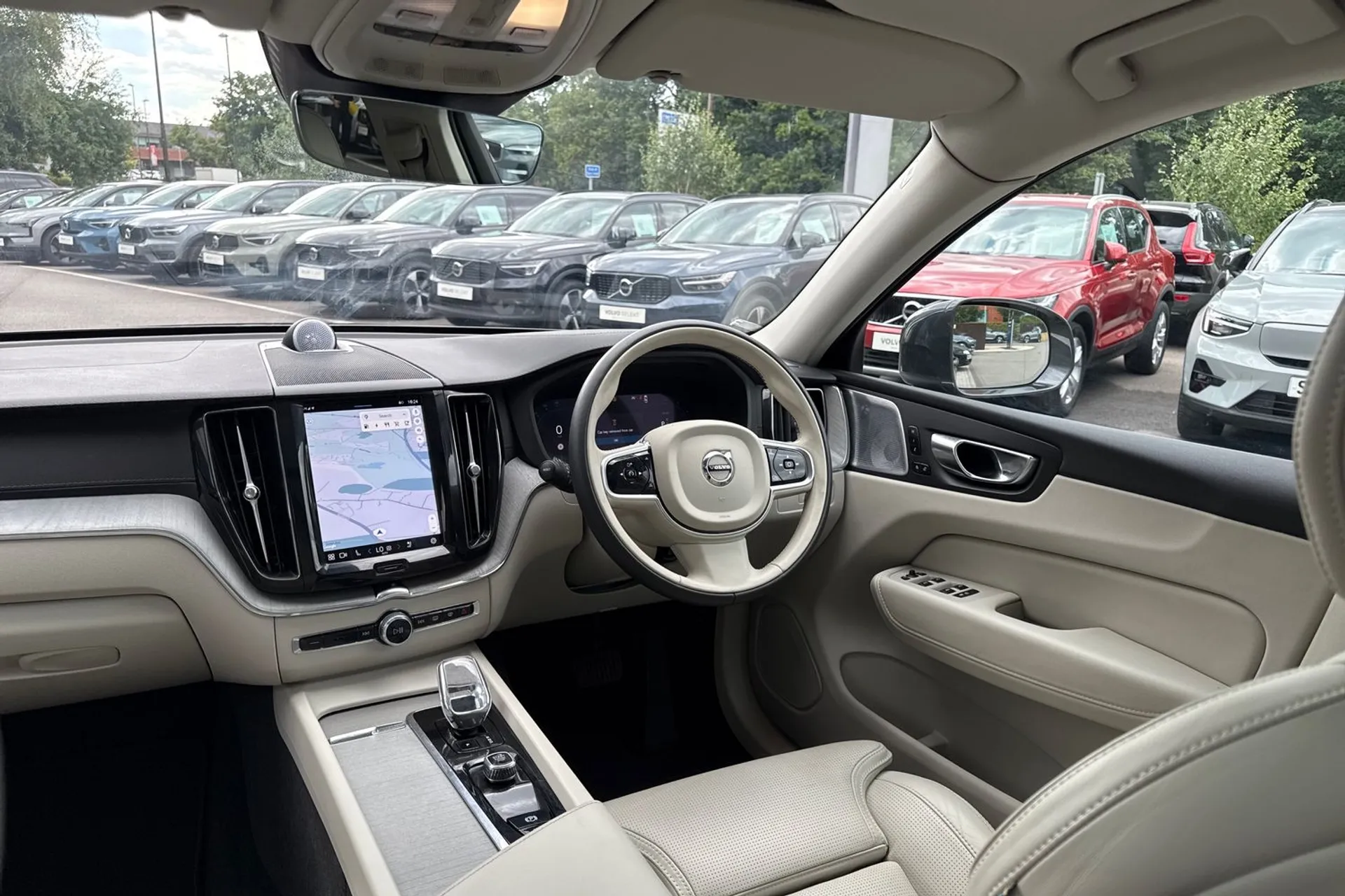 Volvo XC60 thumbnail image number 32