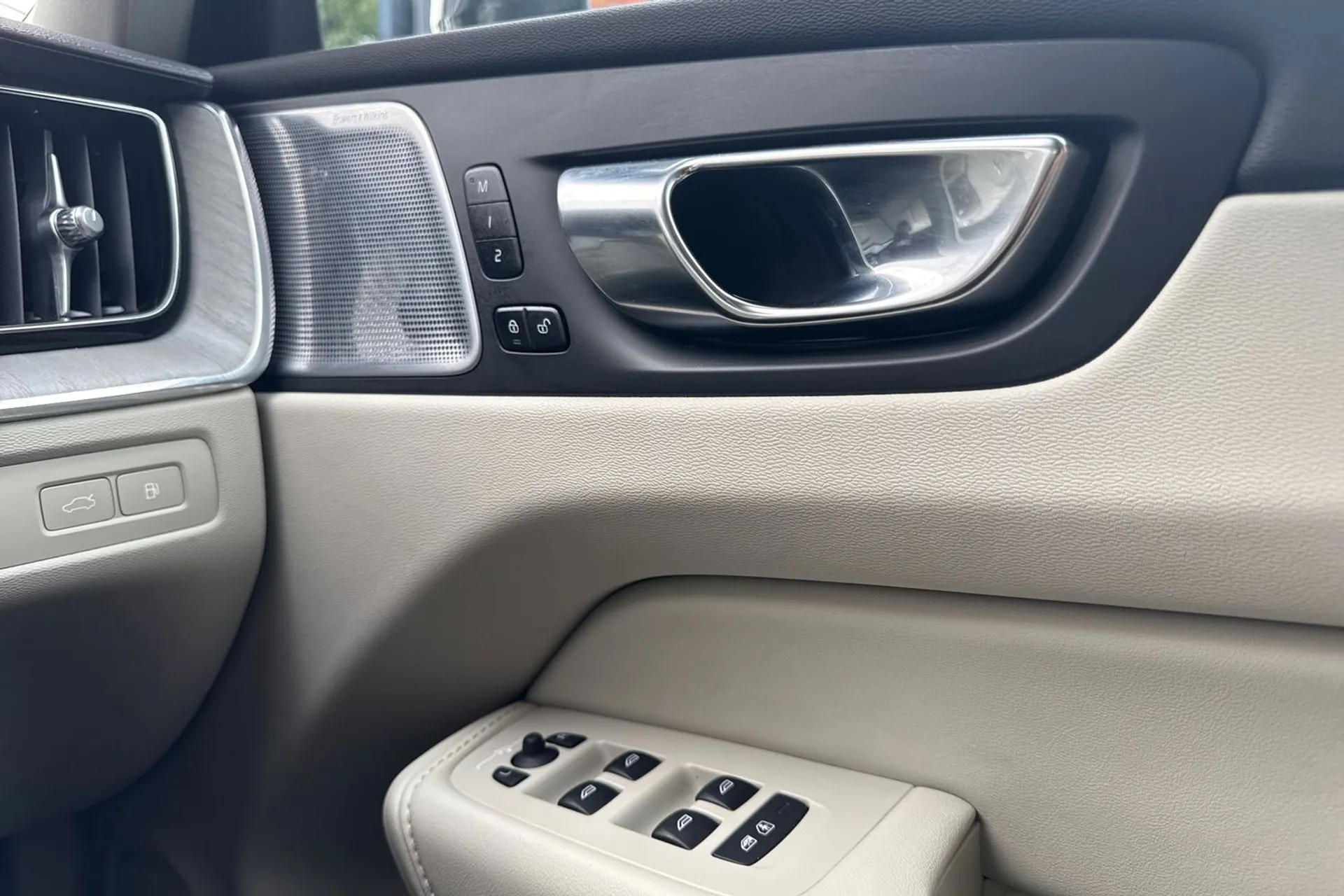 Volvo XC60 thumbnail image number 42