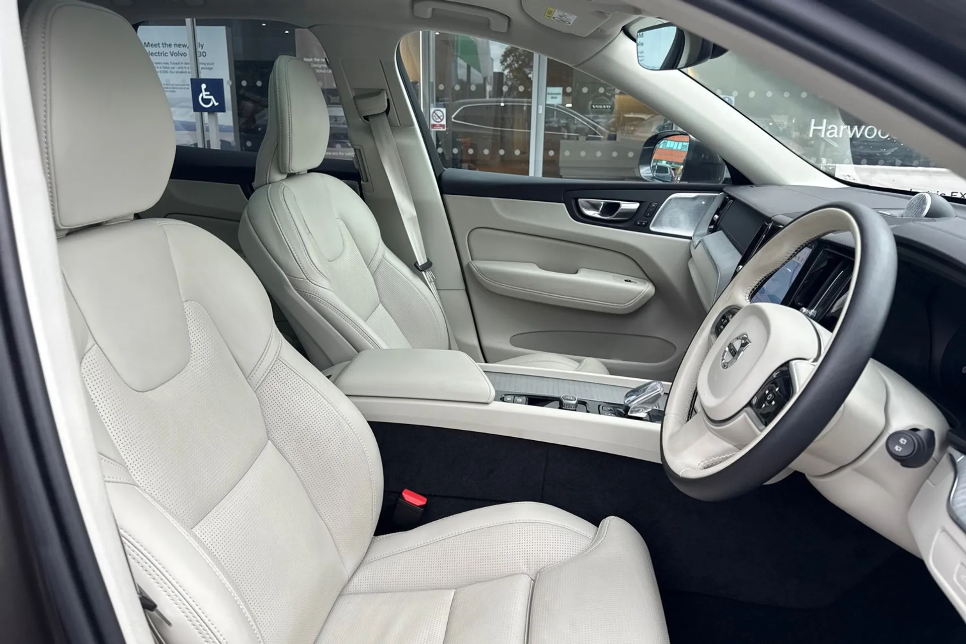 Volvo XC60 thumbnail image number 25