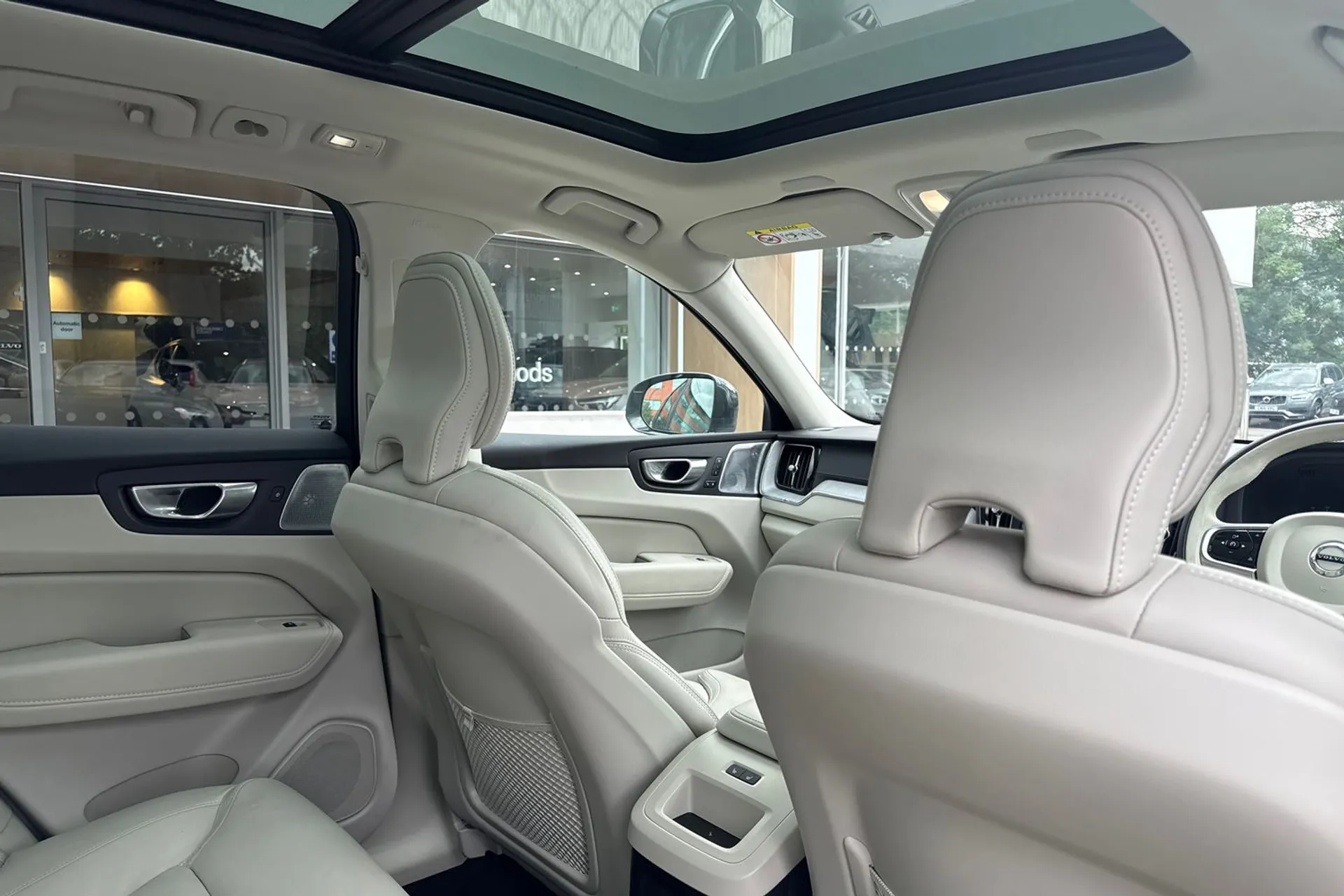 Volvo XC60 thumbnail image number 23