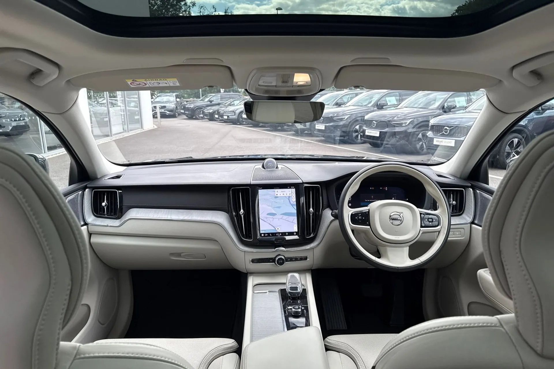Volvo XC60 thumbnail image number 3