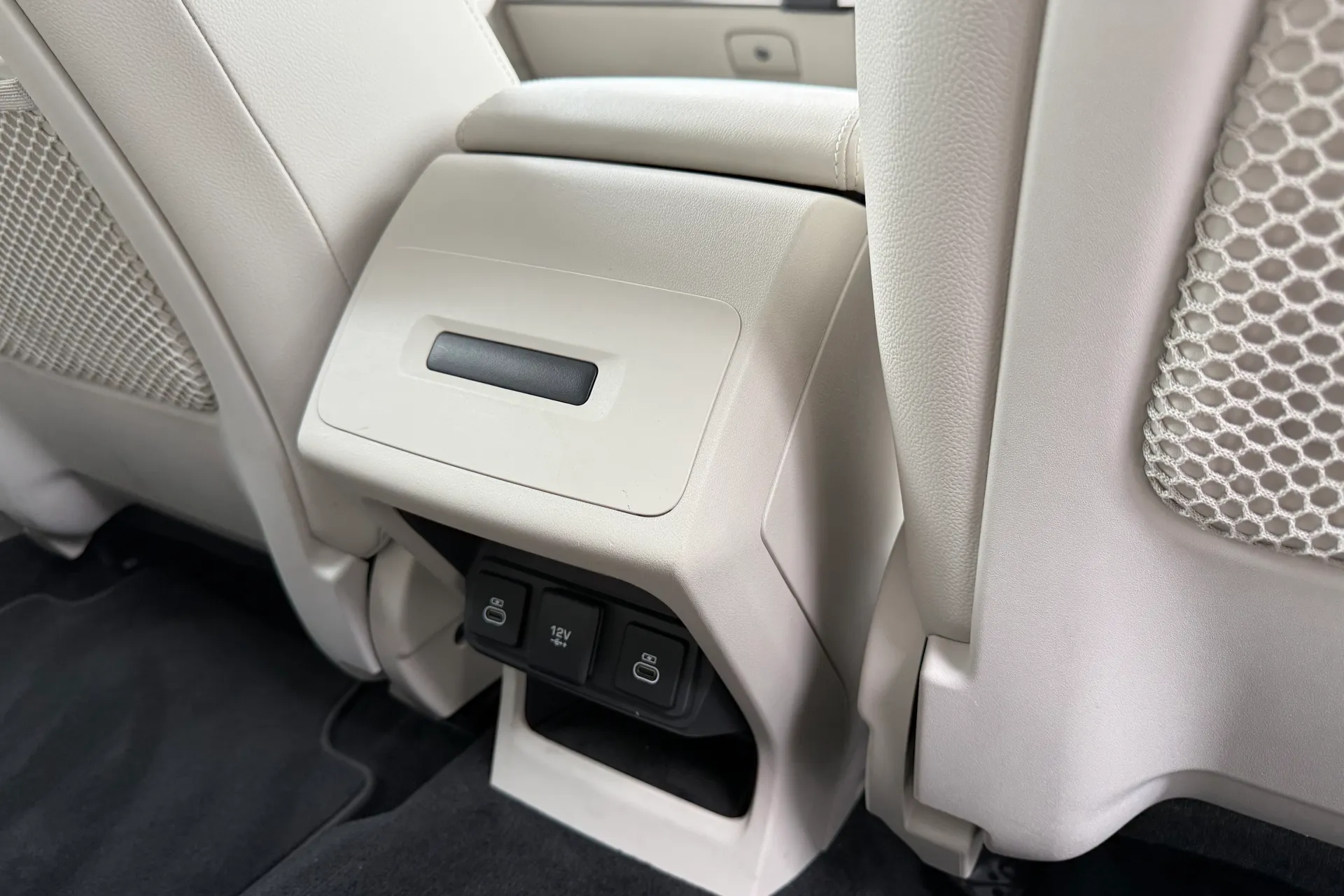 Jaguar I-PACE thumbnail image number 34