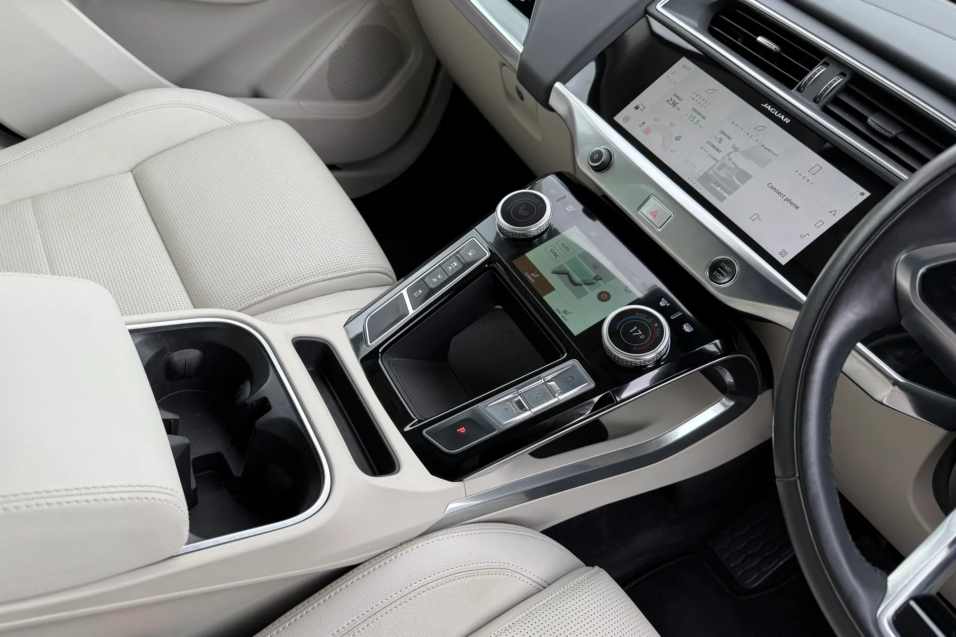 Jaguar I-PACE thumbnail image number 18